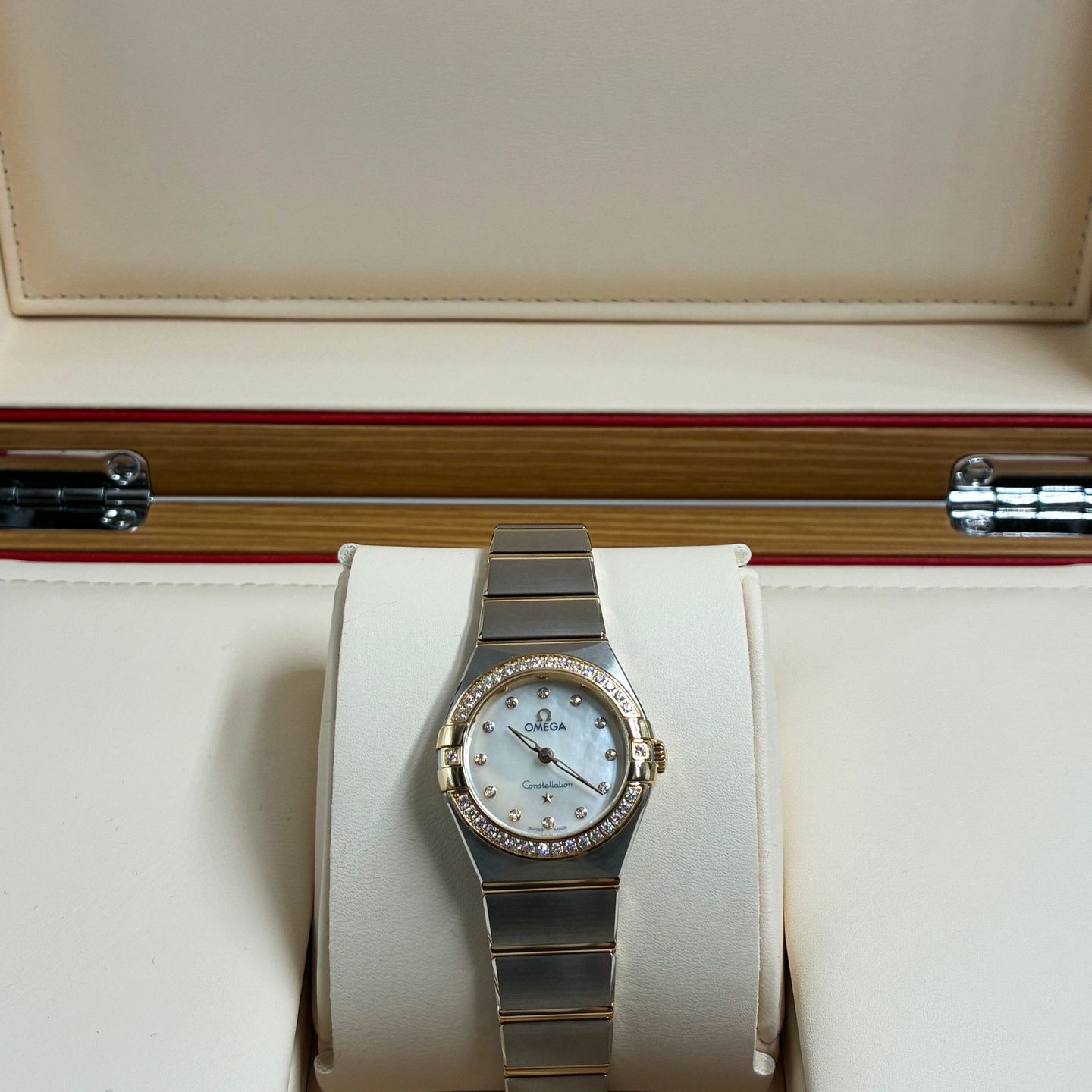 Omega Constellation Quartz 131.25.25.60.55.002 (2024) - White dial 25 mm Steel case (4/7)