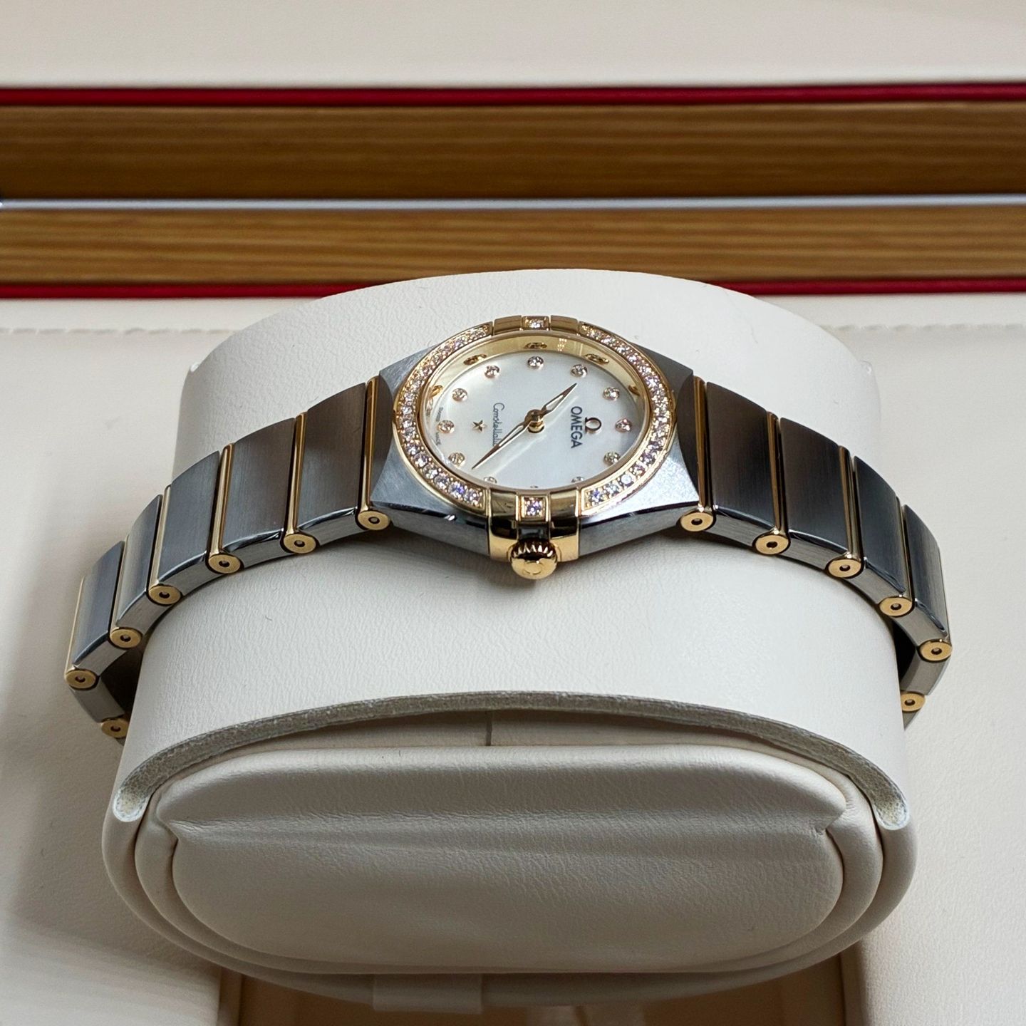 Omega Constellation Quartz 131.25.25.60.55.002 (2024) - White dial 25 mm Steel case (6/7)