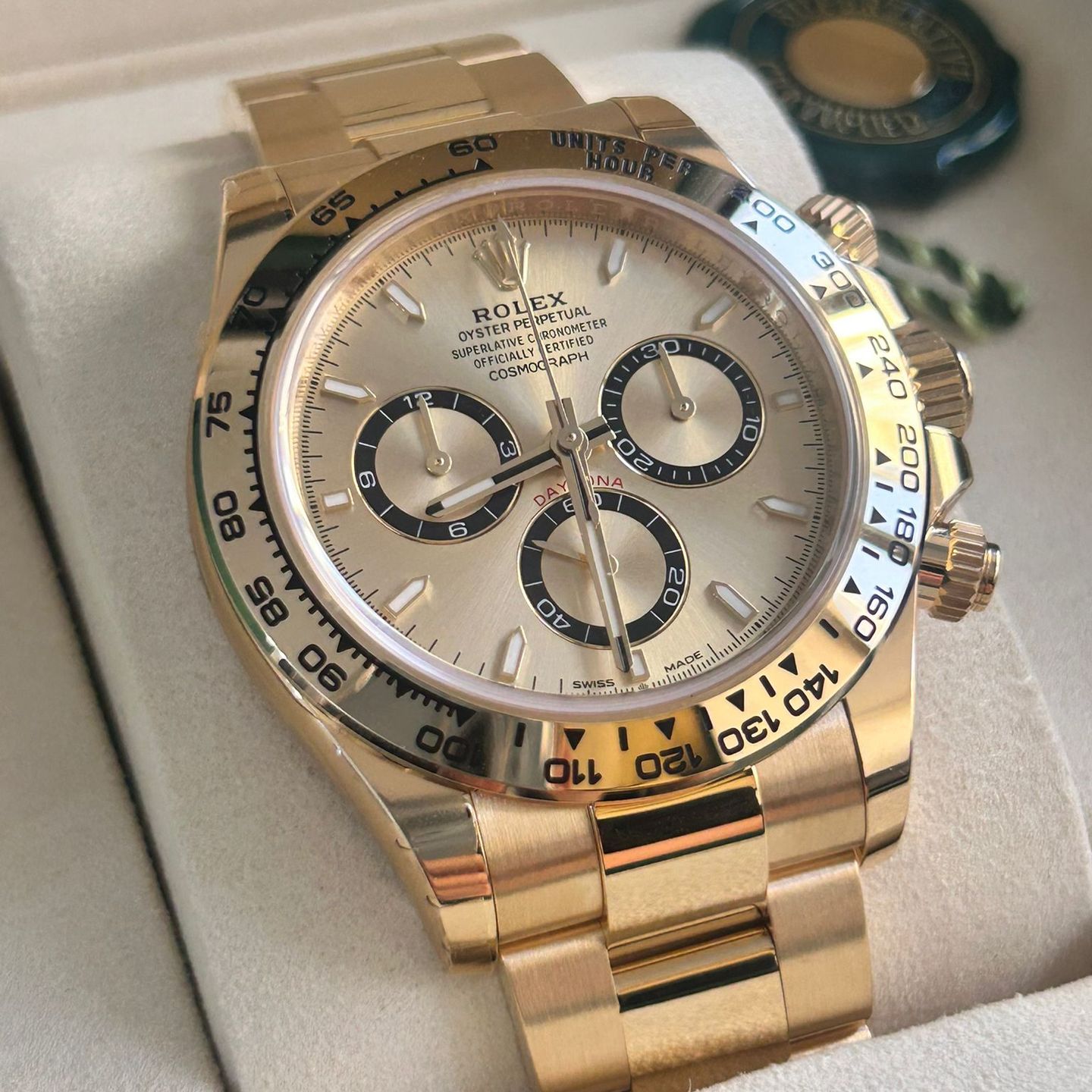 Rolex Daytona 126508 - (2/8)