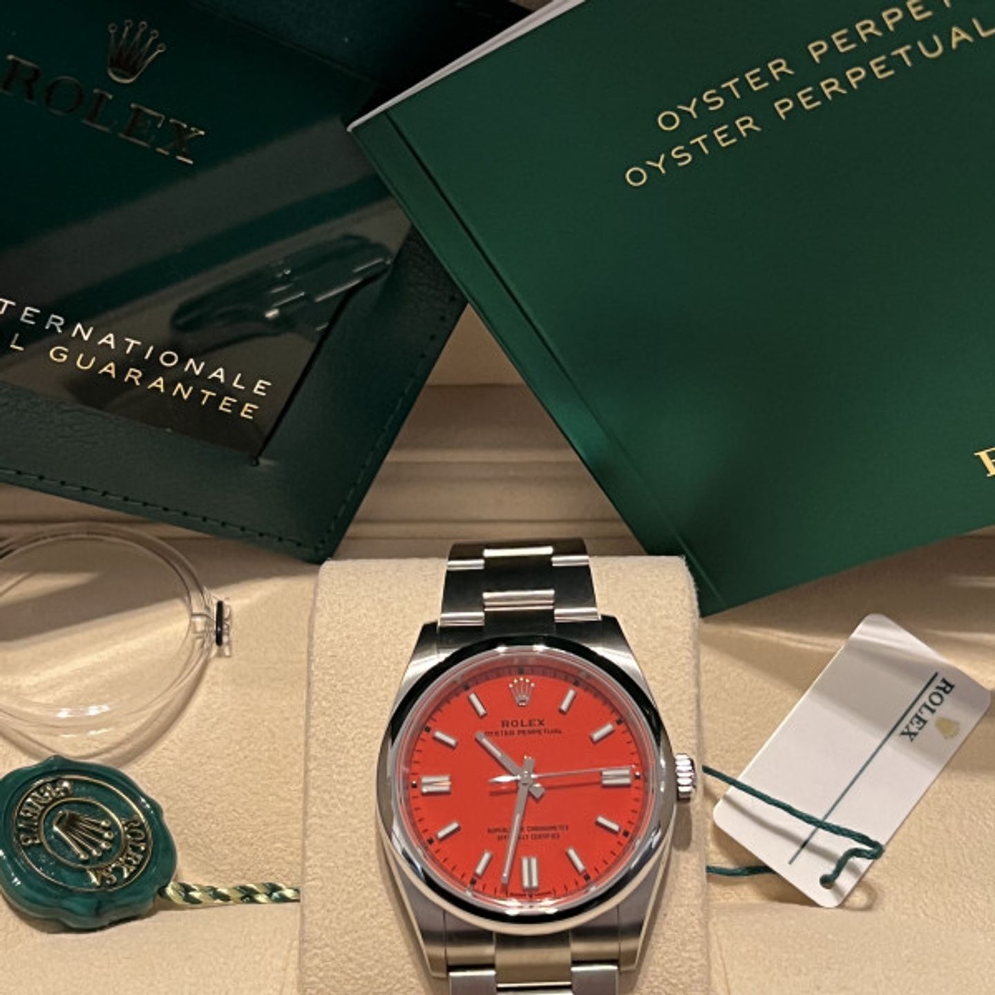 Rolex Oyster Perpetual 36 126000 (2022) - Rood wijzerplaat 36mm Staal (2/5)