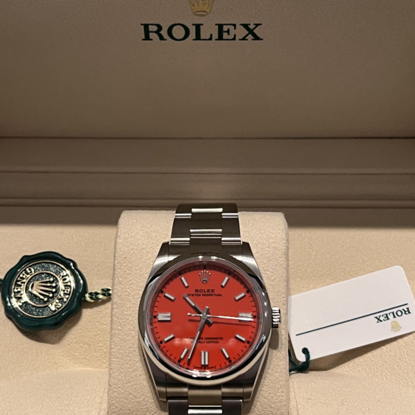Rolex Oyster Perpetual 36 126000 (2022) - Rood wijzerplaat 36mm Staal (3/5)