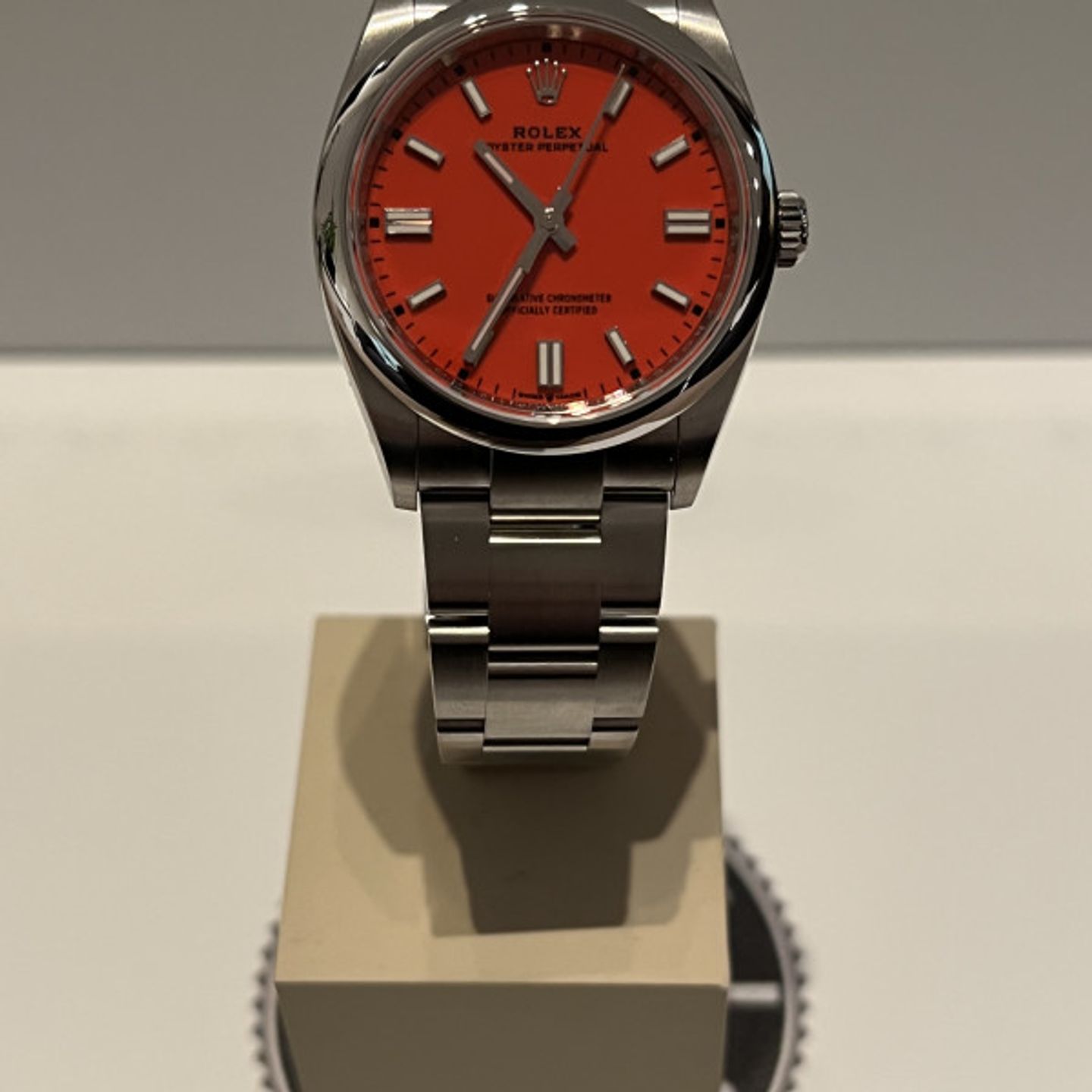 Rolex Oyster Perpetual 36 126000 (2022) - Rood wijzerplaat 36mm Staal (5/5)