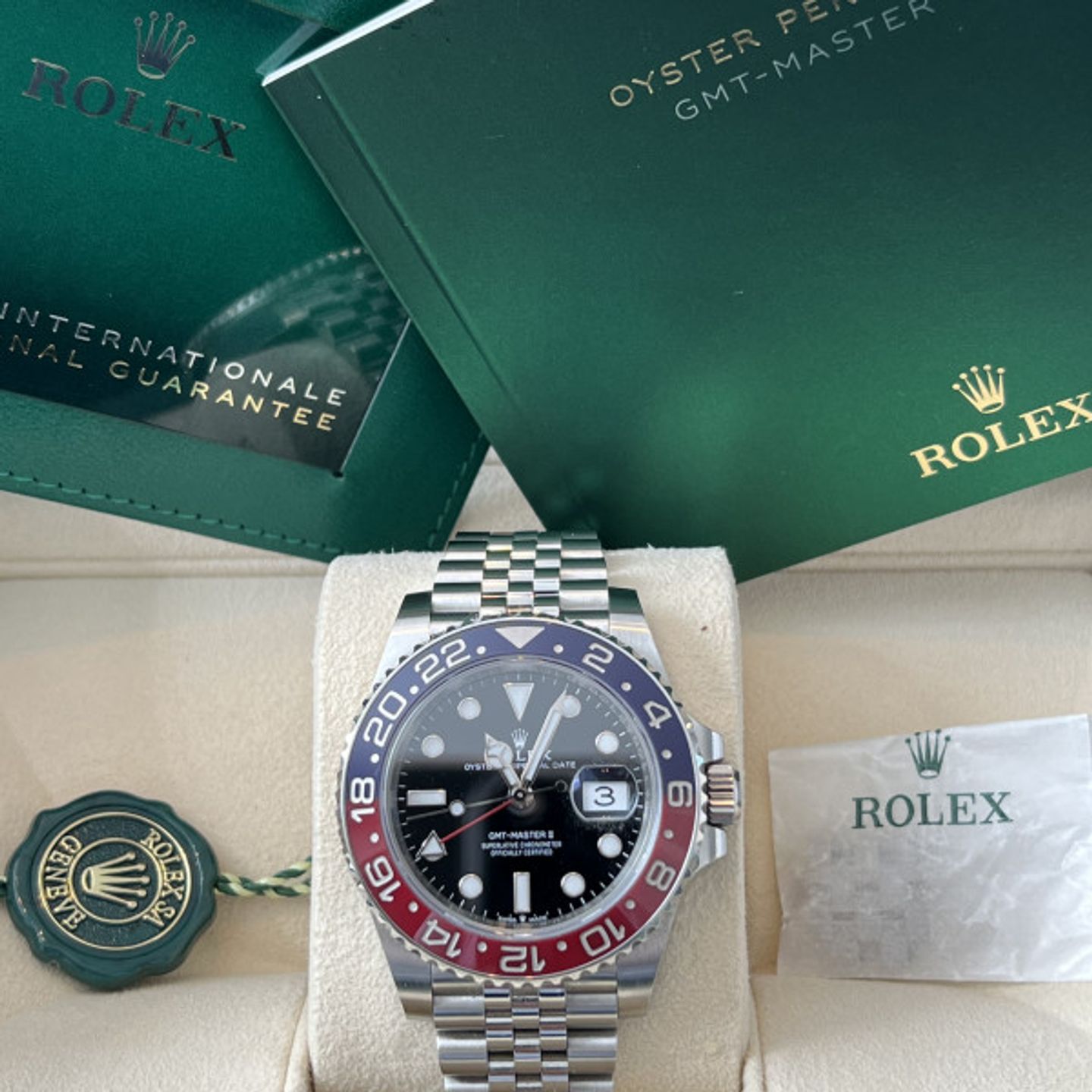 Rolex GMT-Master II 126710BLRO (2021) - Black dial 40 mm Steel case (2/5)