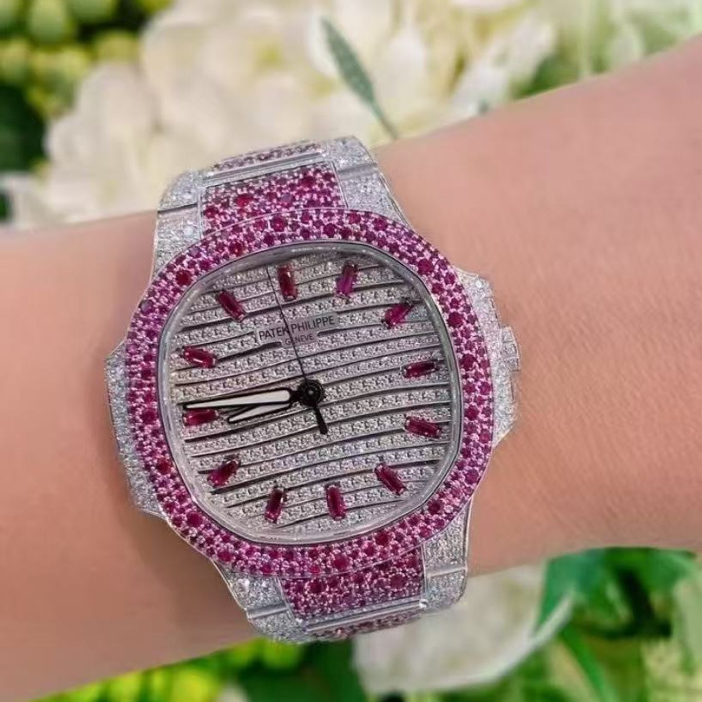 Patek Philippe Nautilus 7118/1452G (2025) - Zilver wijzerplaat 35mm Witgoud (2/4)