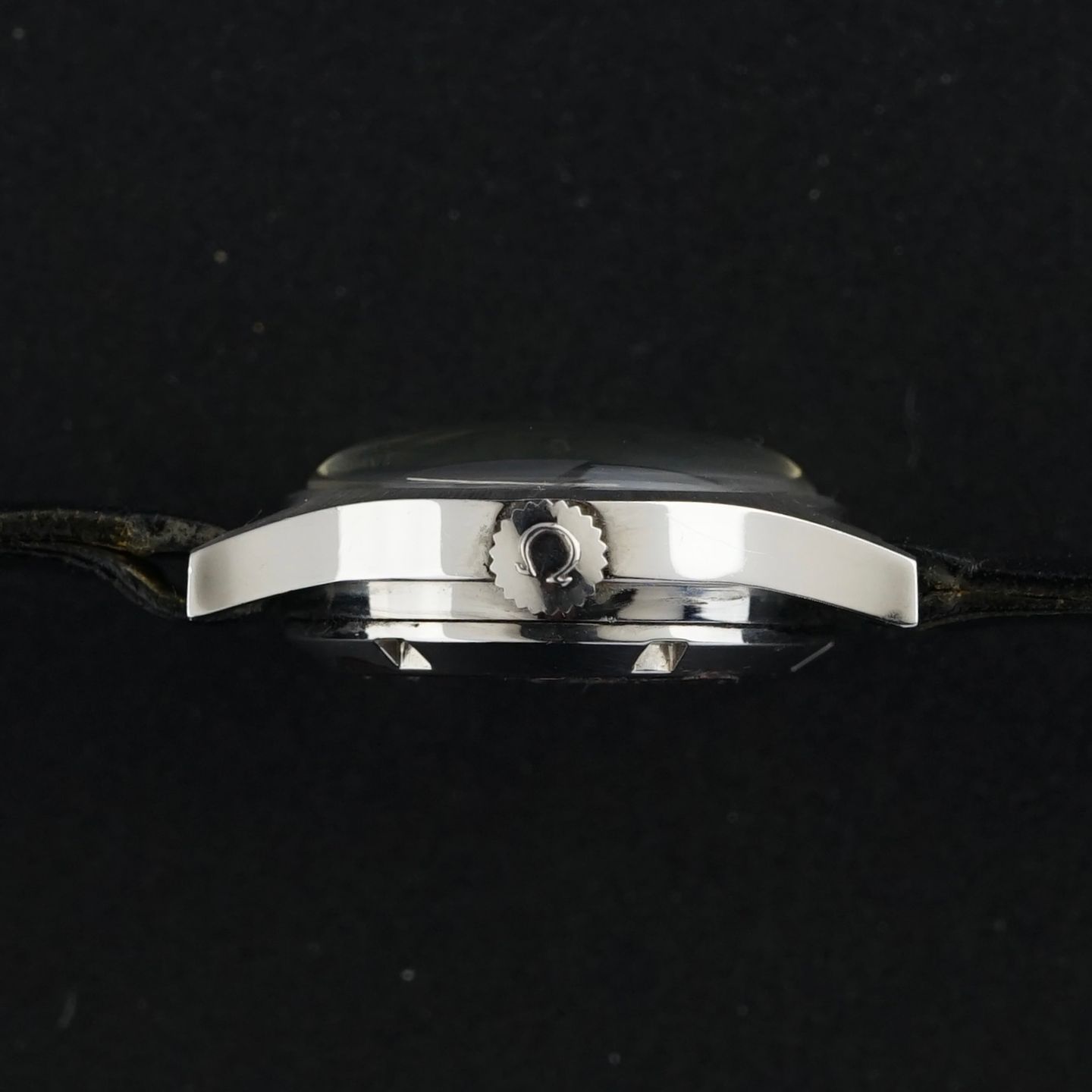 Omega Genève 566.021 - (6/8)