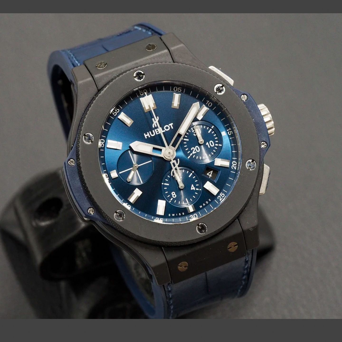 Hublot Big Bang 44 mm 301.CI.7170.LR (2022) - Blue dial 44 mm Ceramic case (1/1)