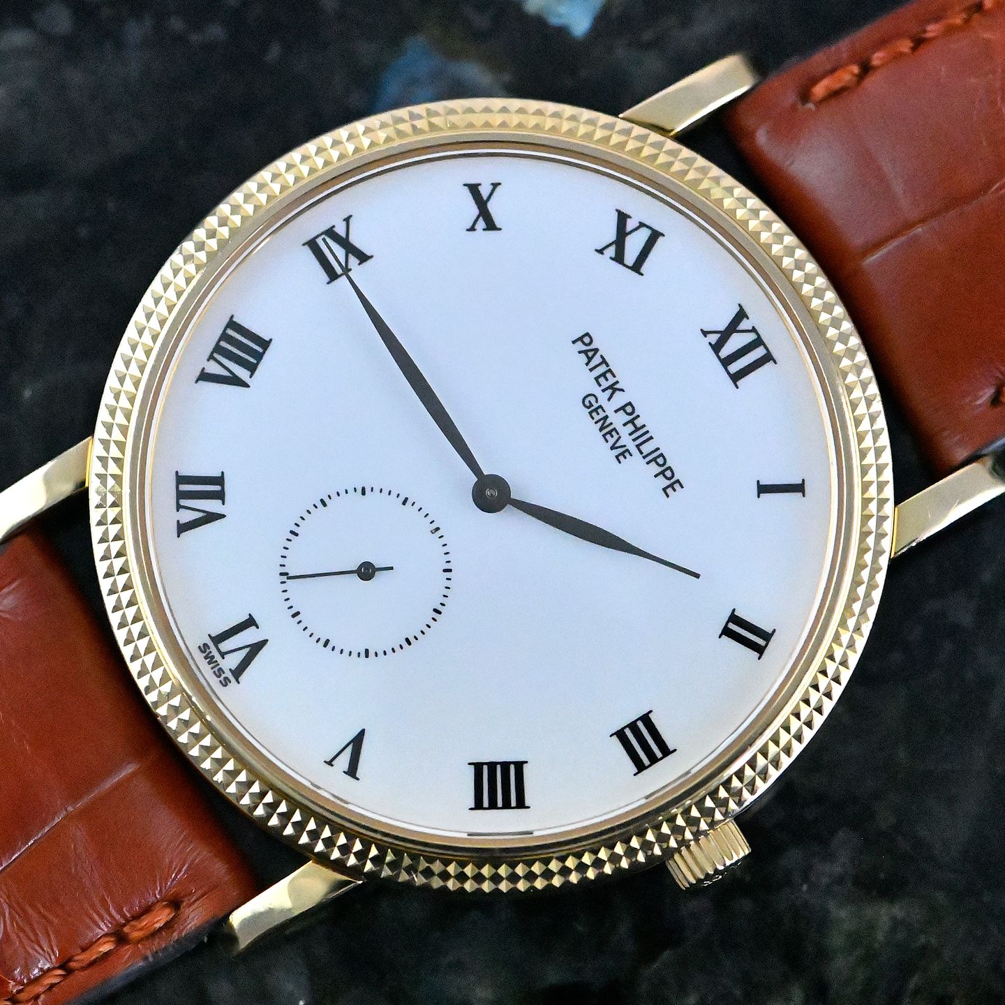 Patek Philippe Calatrava 3919 (1996) - White dial 33 mm Yellow Gold case (1/8)