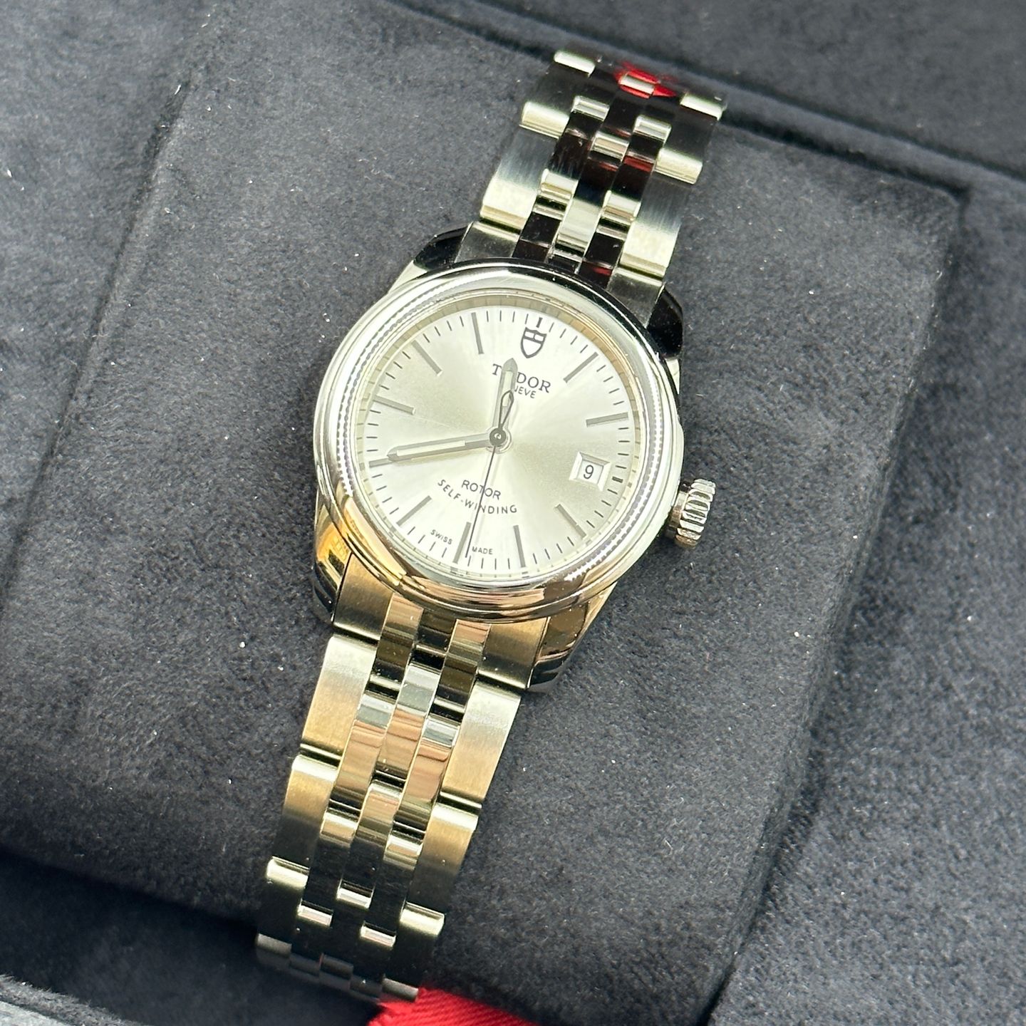 Tudor Glamour Date 51000 (2023) - Zilver wijzerplaat 26mm Staal (2/8)