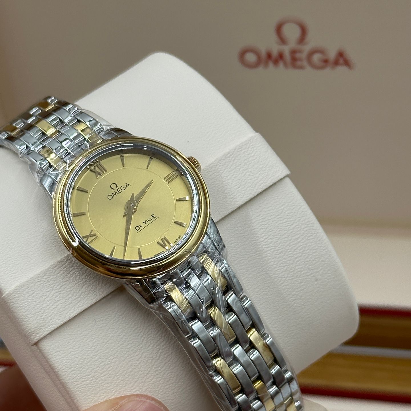 Omega De Ville Prestige 424.20.27.60.08.001 (2023) - Champagne wijzerplaat 27mm Goud/Staal (5/8)