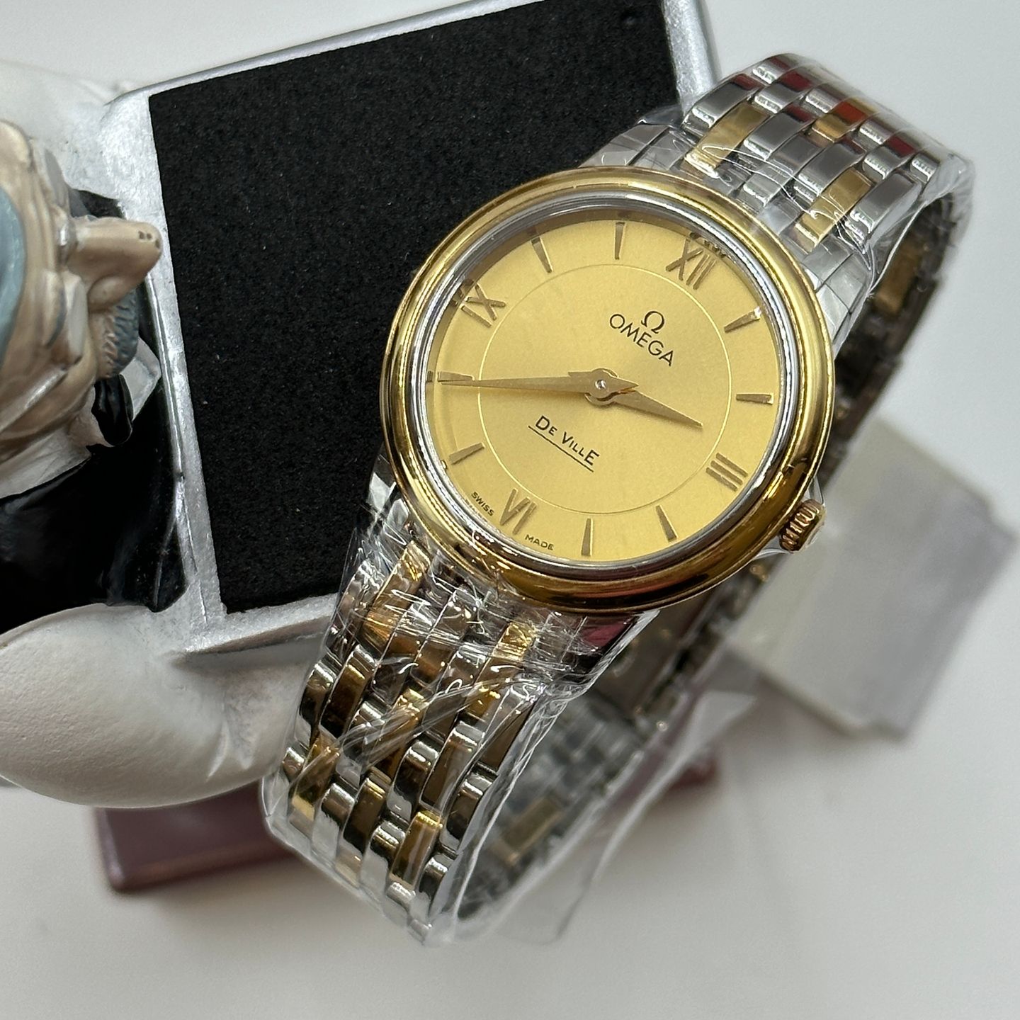 Omega De Ville Prestige 424.20.27.60.08.001 (2023) - Champagne wijzerplaat 27mm Goud/Staal (1/8)