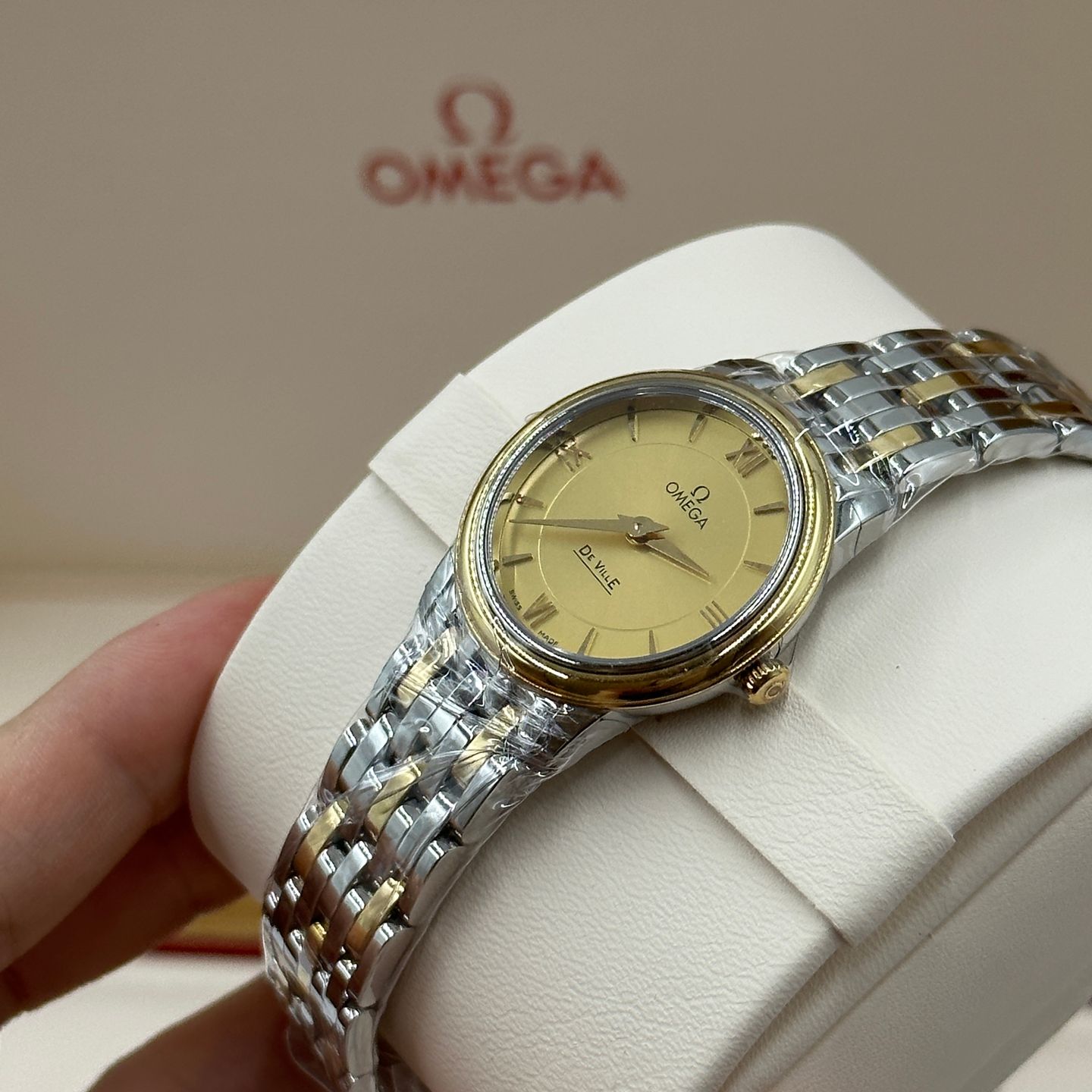 Omega De Ville Prestige 424.20.27.60.08.001 (2023) - Champagne wijzerplaat 27mm Goud/Staal (4/8)