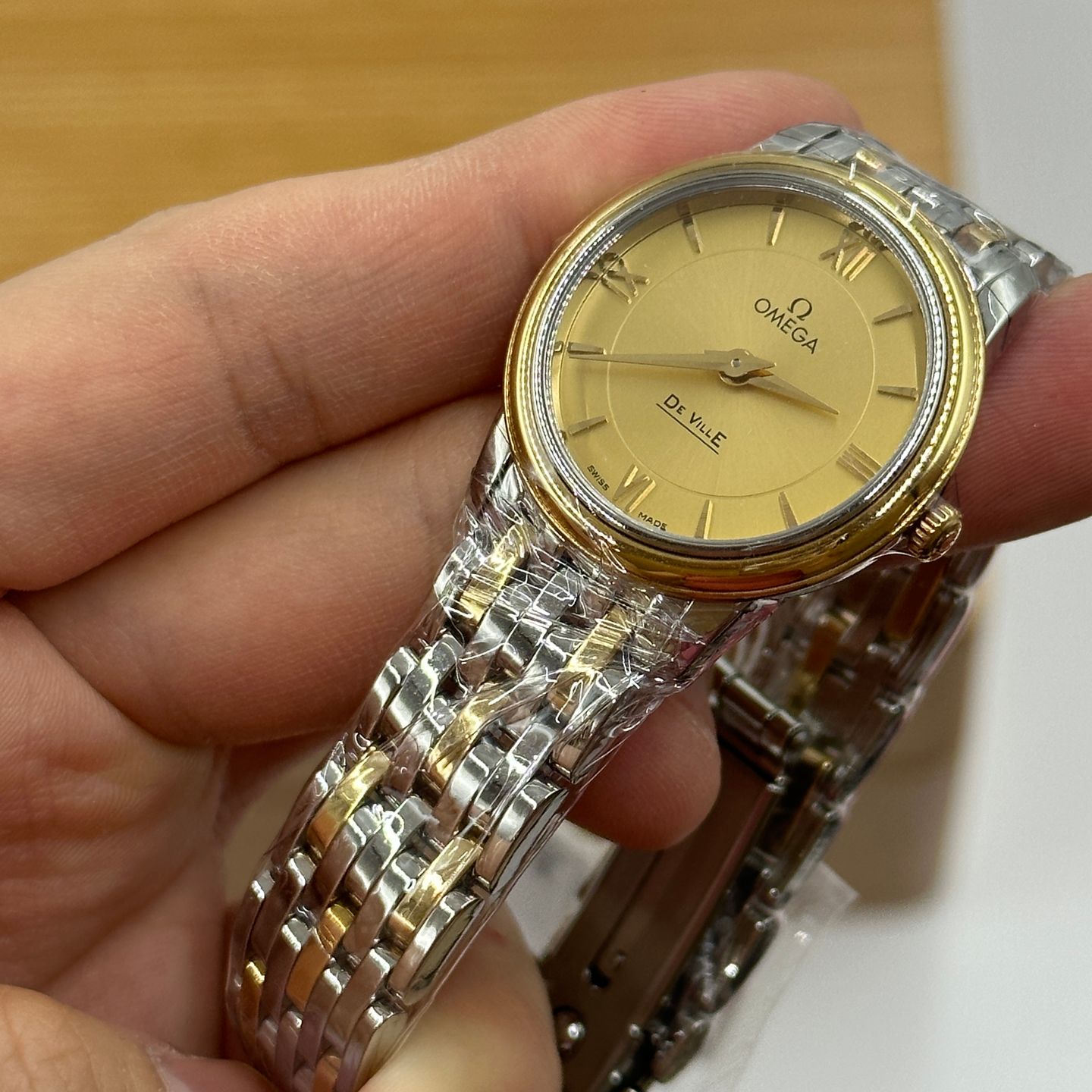 Omega De Ville Prestige 424.20.27.60.08.001 (2023) - Champagne wijzerplaat 27mm Goud/Staal (8/8)