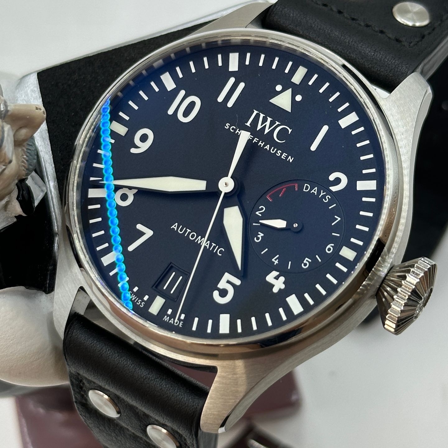 IWC Big Pilot IW501001 (2023) - Zwart wijzerplaat 46mm Staal (1/8)