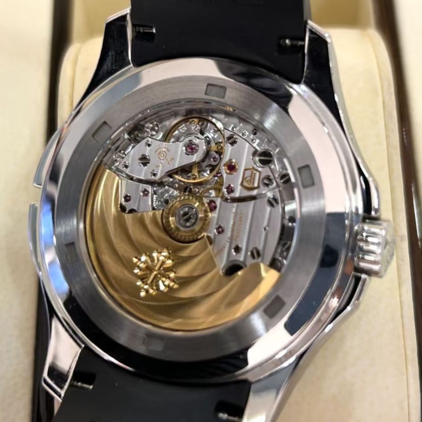 Patek Philippe Aquanaut 5164A-001 (2022) - Black dial 41 mm Steel case (3/8)