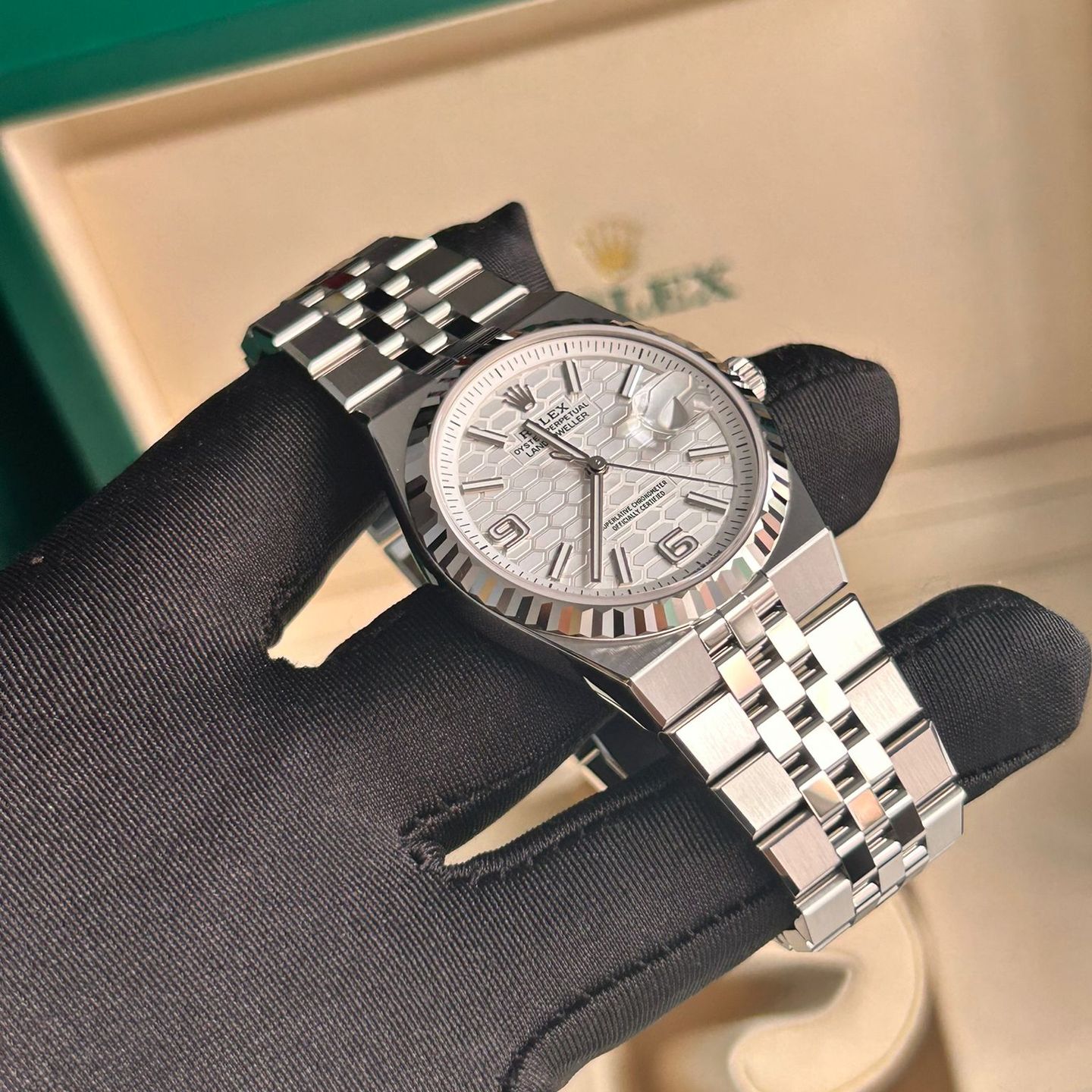 Rolex Land-Dweller 36 127234 (2025) - Wit wijzerplaat 36mm Staal (3/8)