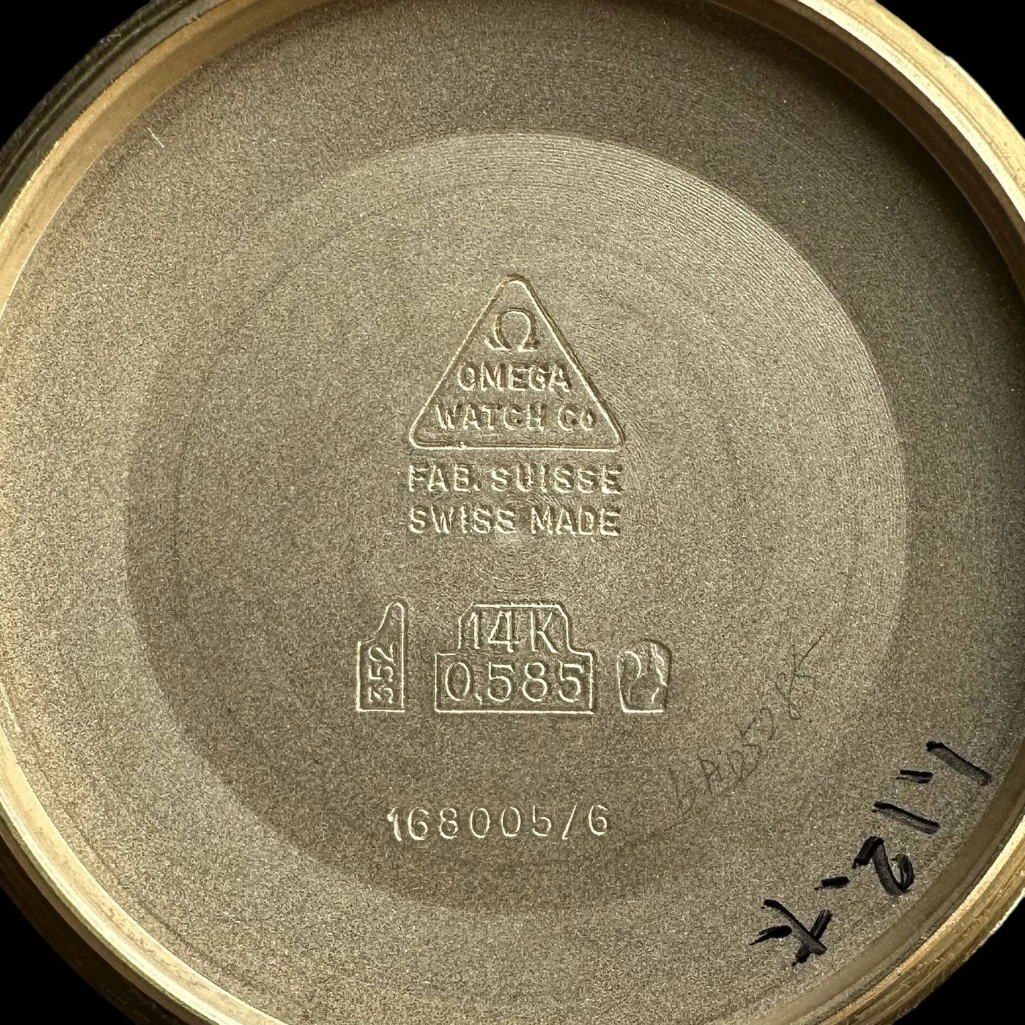 Omega Constellation 168.005 (1966) - White dial 34 mm Yellow Gold case (5/8)