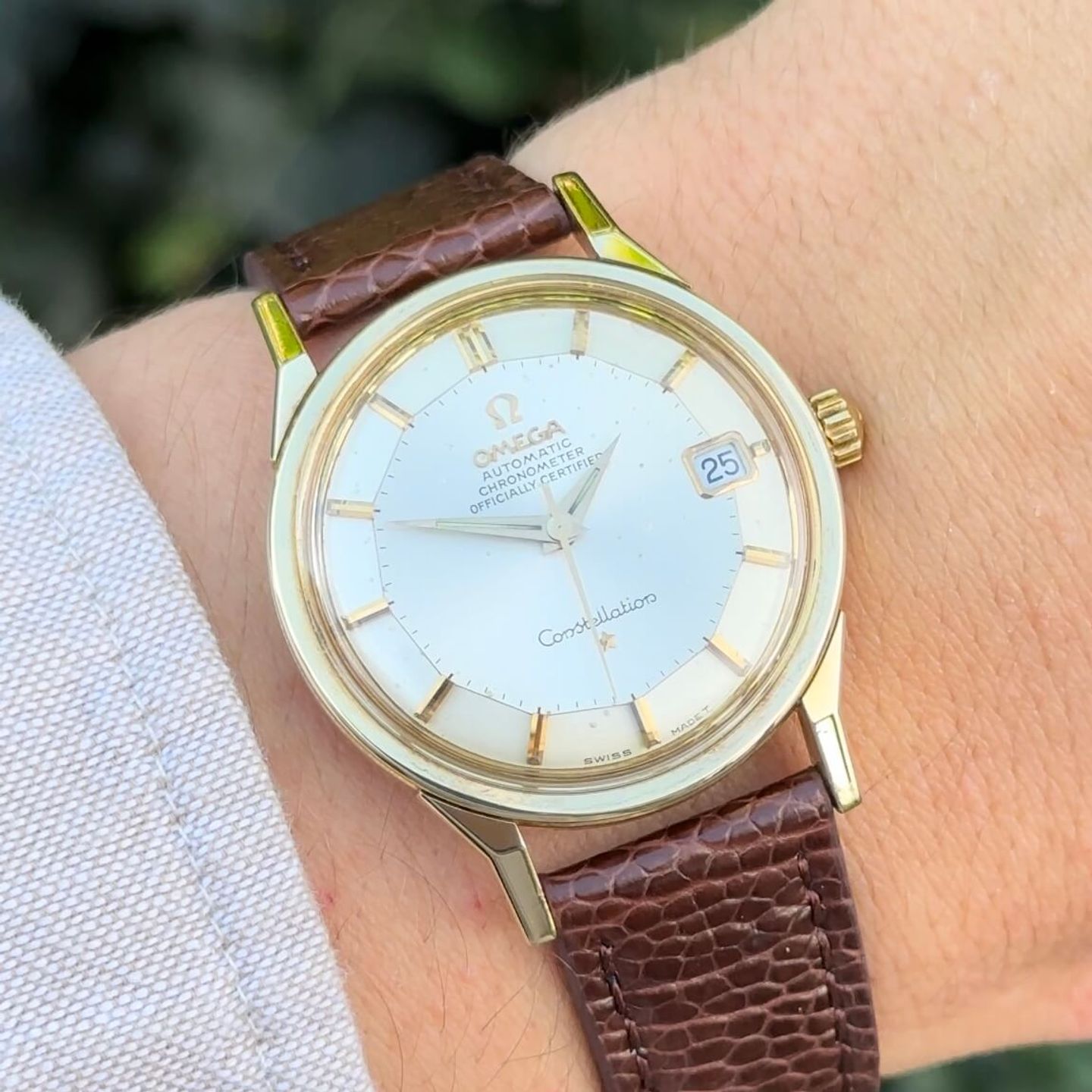 Omega Constellation 168.005 (1966) - White dial 34 mm Yellow Gold case (2/8)