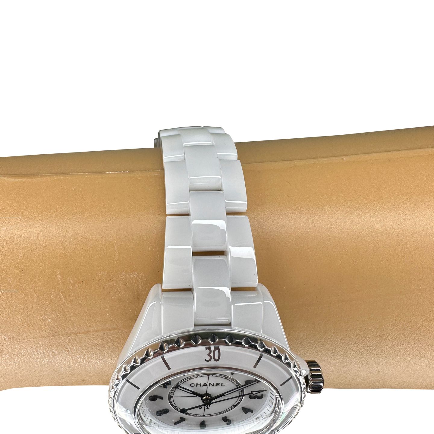 Chanel J12 H5698 (2024) - White dial 33 mm Ceramic case (6/8)