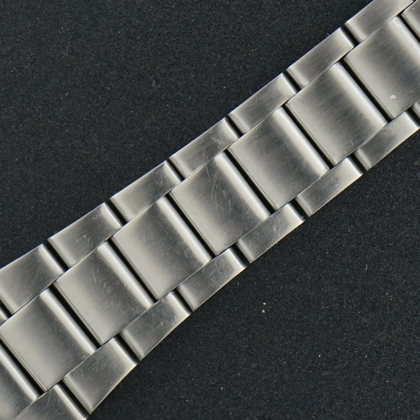 Omega Genève 135.033 - (6/8)