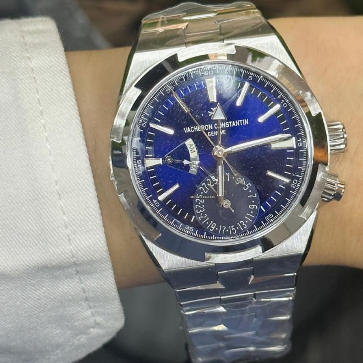 Vacheron Constantin Overseas 7920V/210A-B334 (2025) - Blauw wijzerplaat 41mm Staal (1/2)