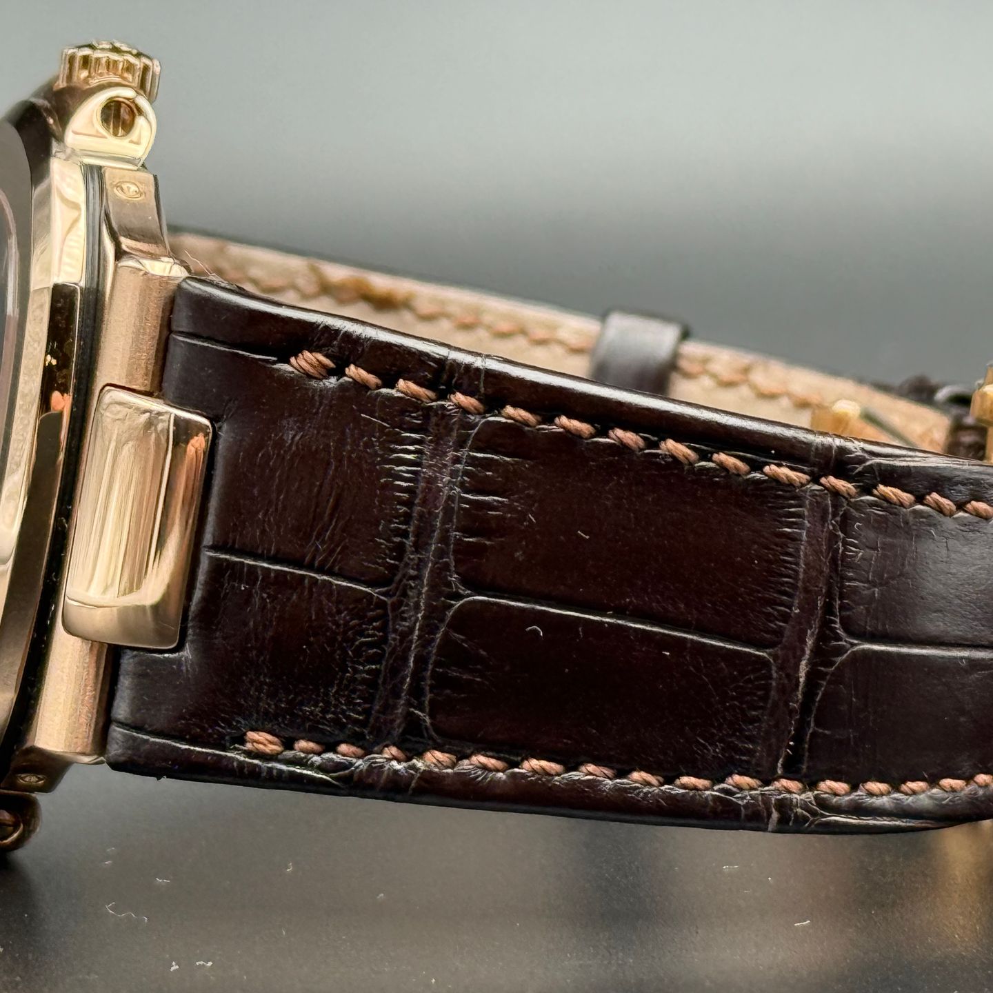 Patek Philippe Nautilus 5712R-001 (2010) - Grey dial 40 mm Rose Gold case (4/8)