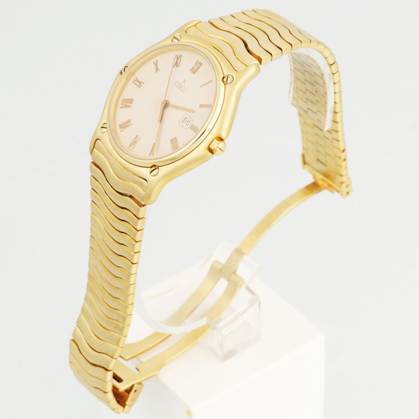 Ebel Classic 883903 (1998) - Champagne dial 36 mm Yellow Gold case (3/5)