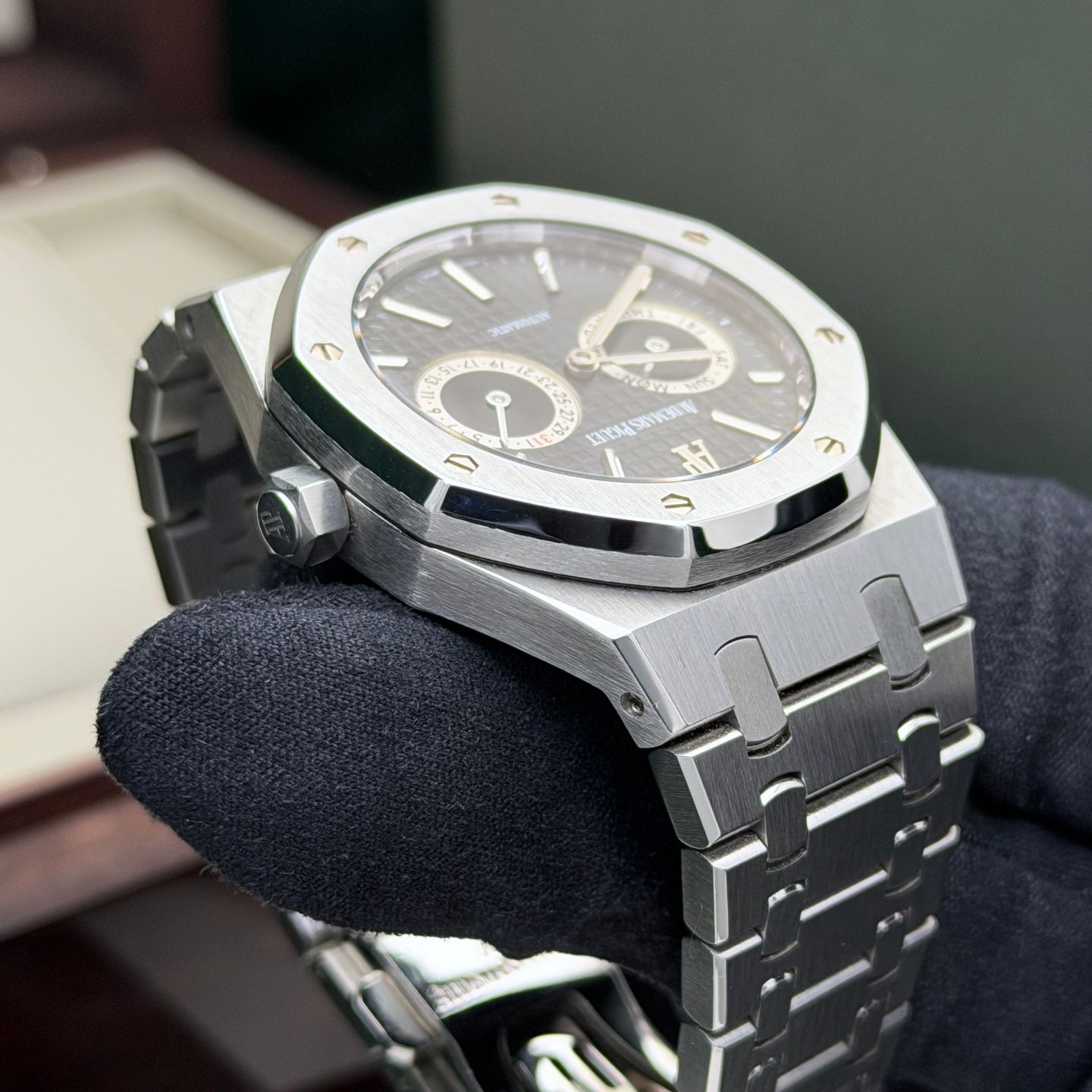 Audemars Piguet Royal Oak Day-Date 26330ST.OO.1220ST.01 (2011) - Black dial 39 mm Steel case (6/8)