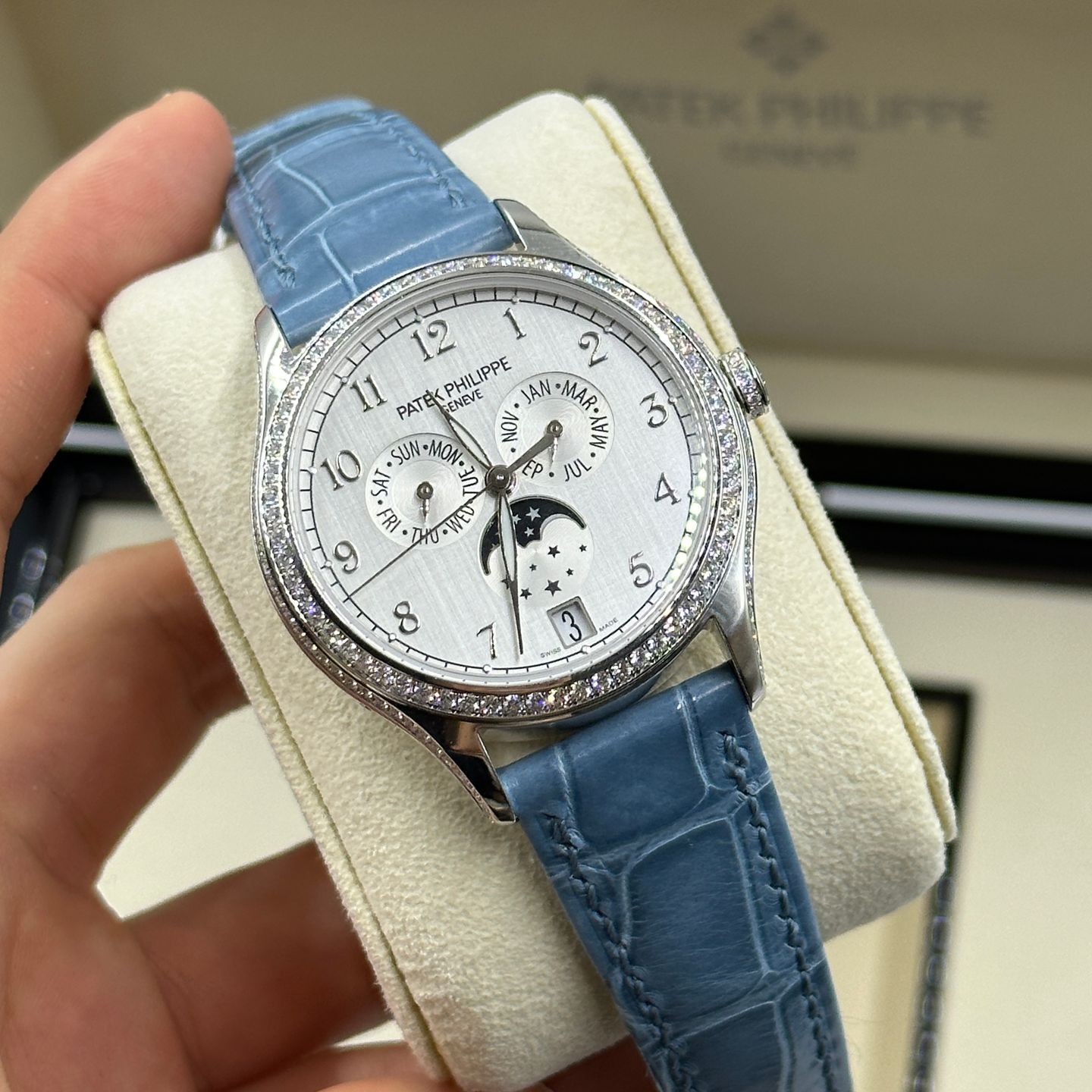 Patek Philippe Annual Calendar 4947G-010 - (3/8)