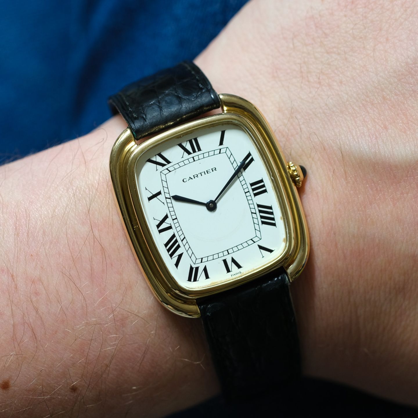 Cartier Vintage 9705 (1975) - Wit wijzerplaat 35mm Geelgoud (1/7)