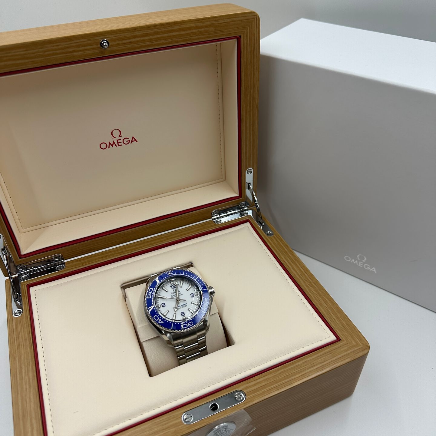 Omega Seamaster Ultra Deep 6000M 215.30.46.21.04.001 (2023) - Wit wijzerplaat 46mm Staal (2/8)