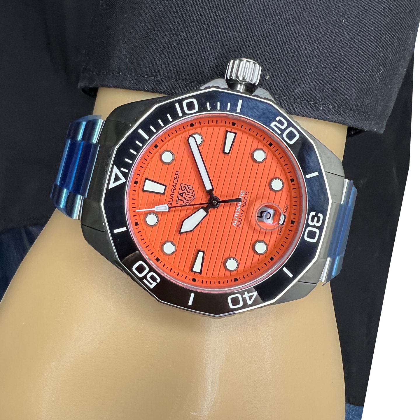 TAG Heuer Aquaracer 300M WBP201F.BA0632 (2024) - Oranje wijzerplaat 43mm Staal (3/8)