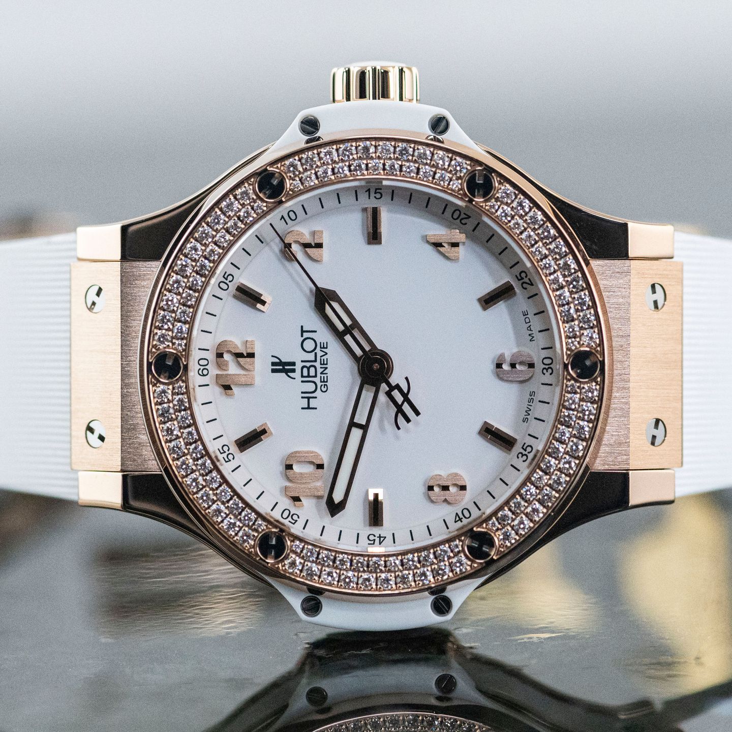 Hublot Big Bang 38 mm 361.PE.2010.RW.1104 (2018) - White dial 38 mm Rose Gold case (2/8)