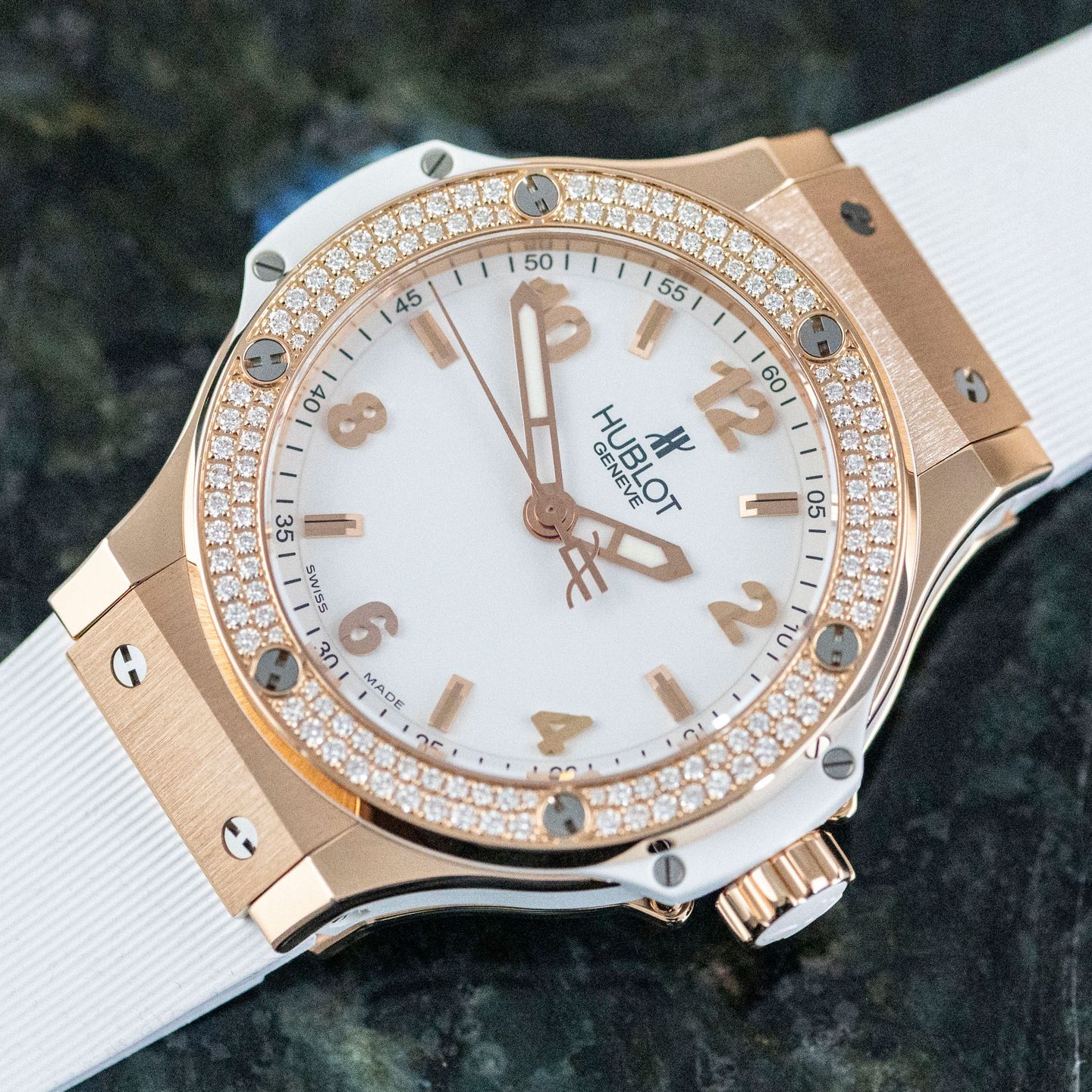Hublot Big Bang 38 mm 361.PE.2010.RW.1104 (2018) - White dial 38 mm Rose Gold case (1/8)