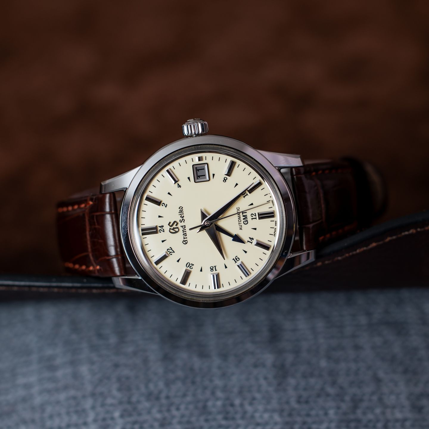Grand Seiko Elegance Collection SBGM221 (2025) - Beige dial 40 mm Steel case (3/6)