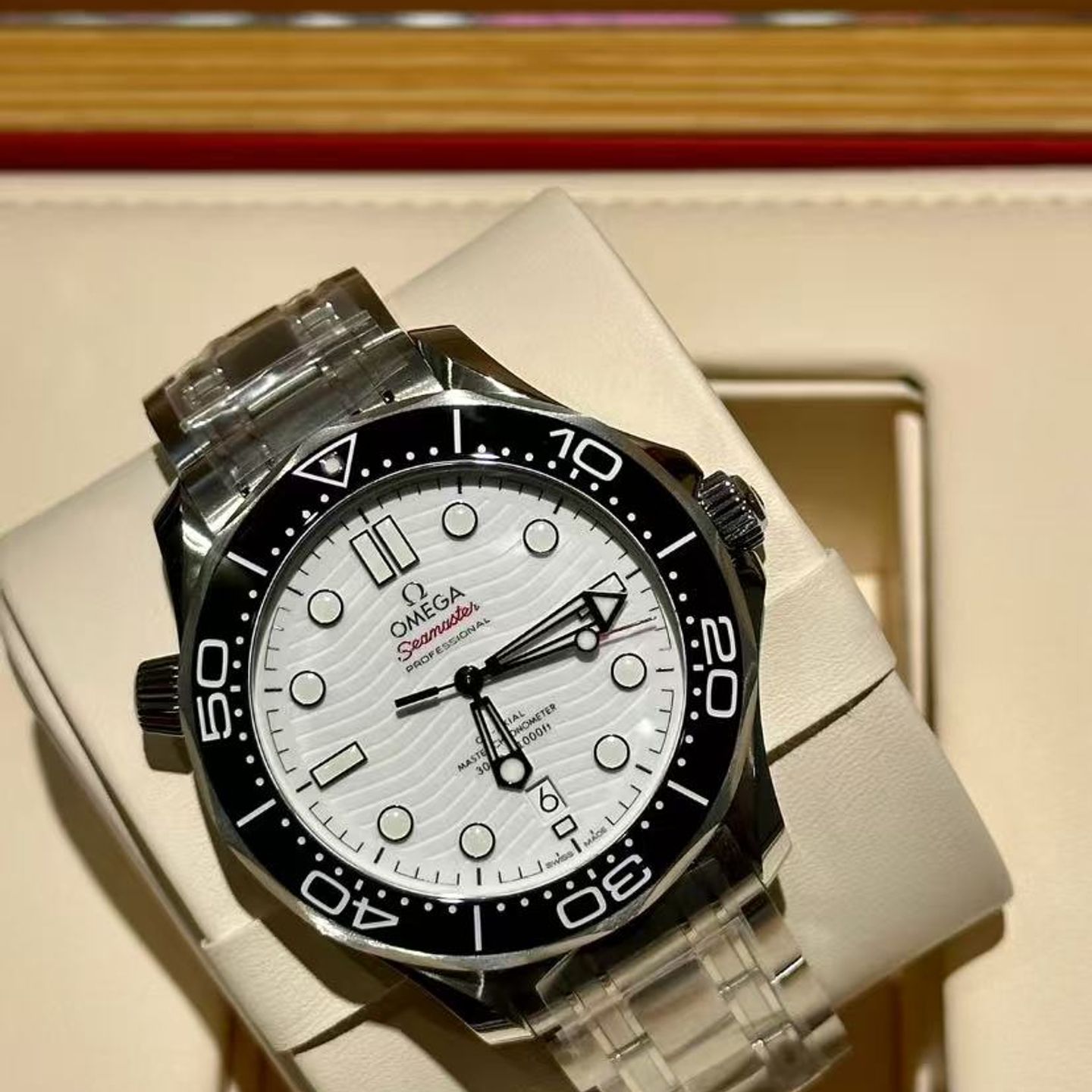 Omega Seamaster Diver 300 M 210.30.42.20.04.001 (2025) - Wit wijzerplaat 42mm Staal (3/4)