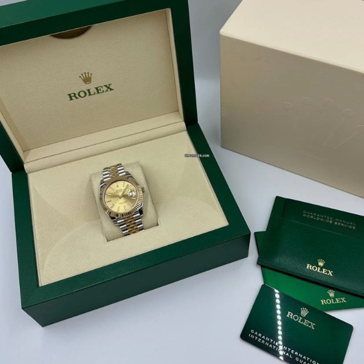 Rolex Datejust 41 126333 (2025) - Champagne wijzerplaat 41mm Goud/Staal (2/7)