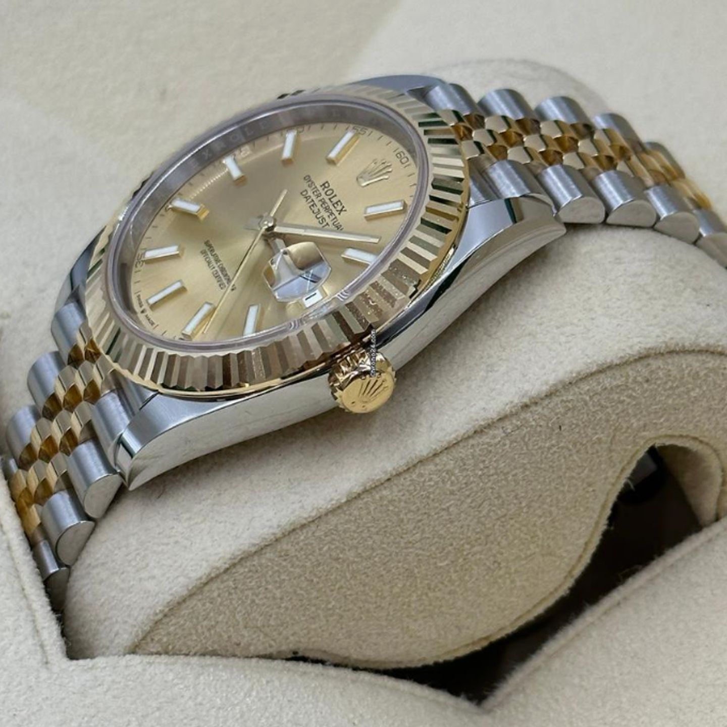 Rolex Datejust 41 126333 (2025) - Champagne wijzerplaat 41mm Goud/Staal (4/7)