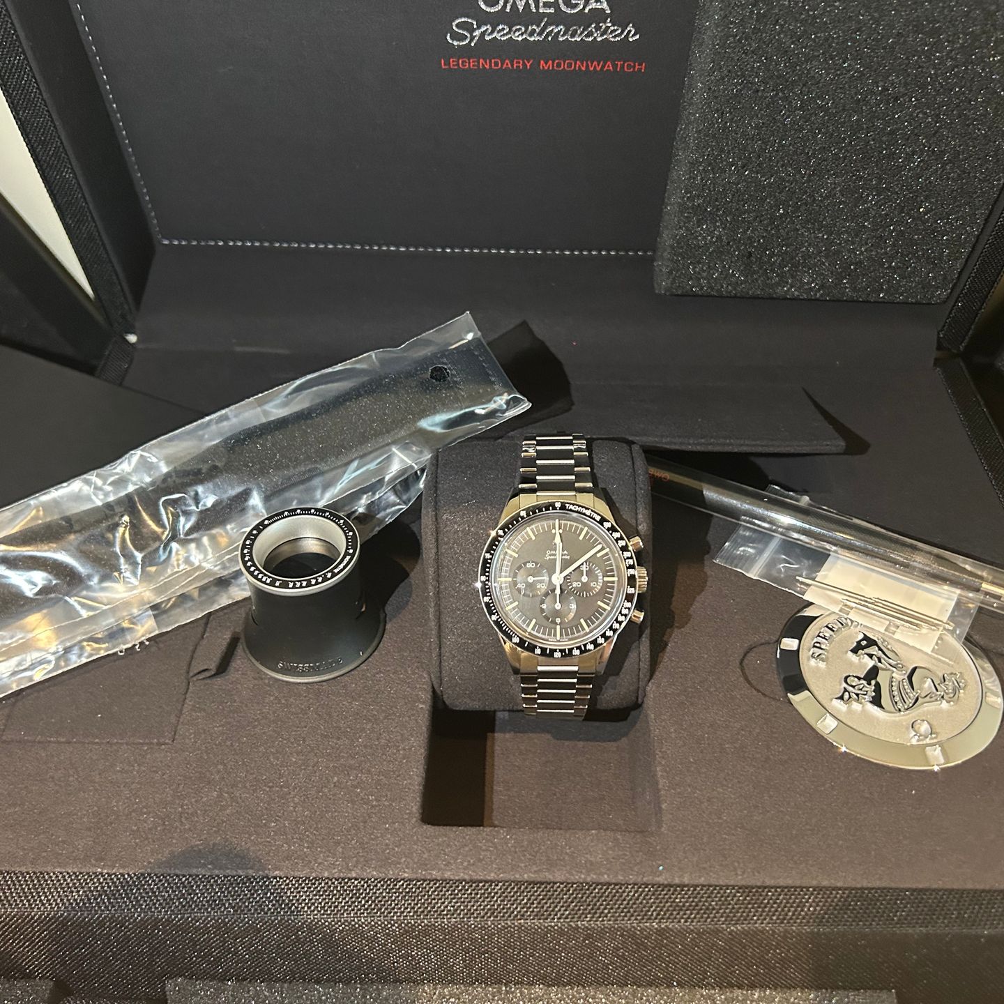 Omega Speedmaster Professional Moonwatch 311.30.40.30.01.001 (2024) - Black dial 40 mm Steel case (6/8)