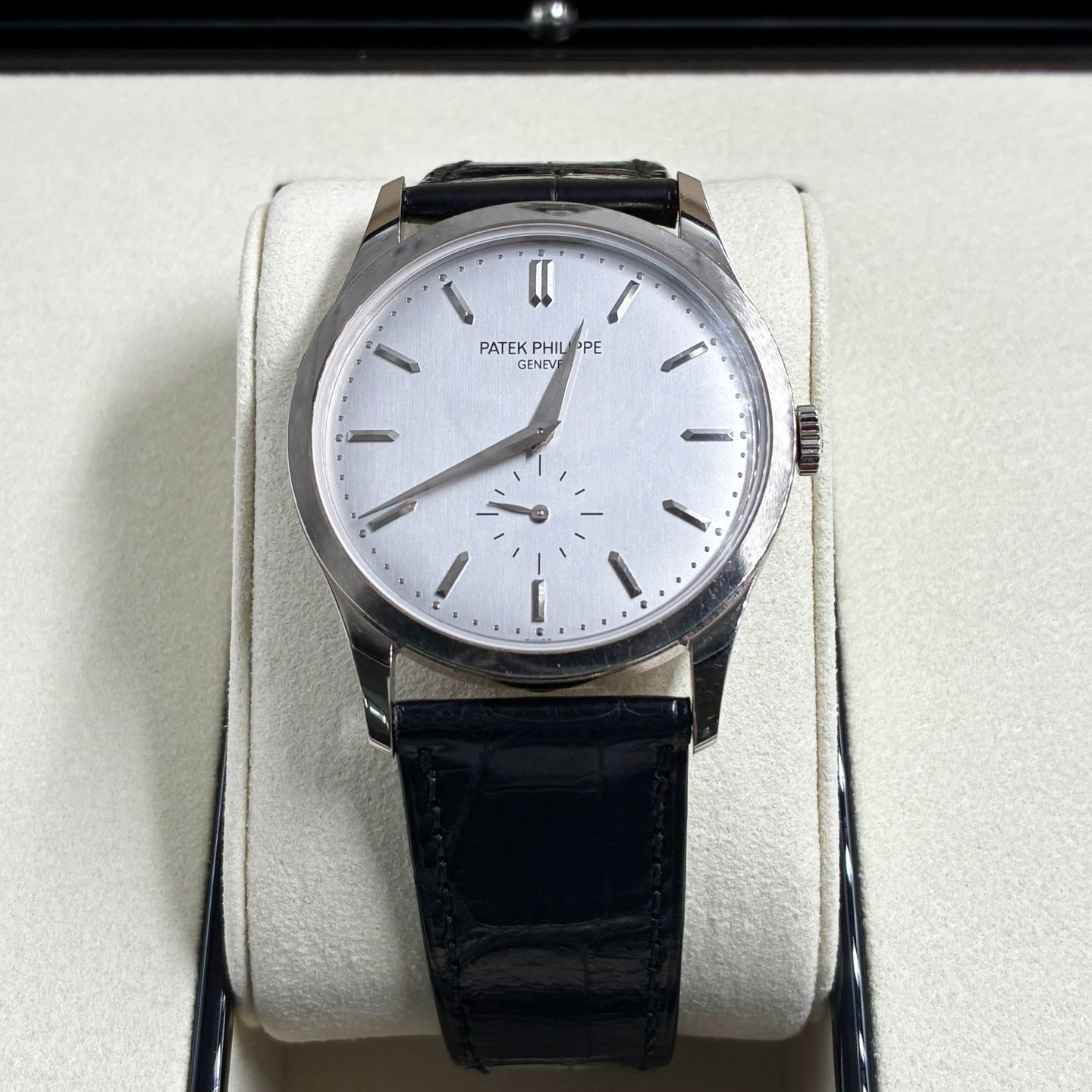 Patek Philippe Calatrava 5196G-001 - (3/5)