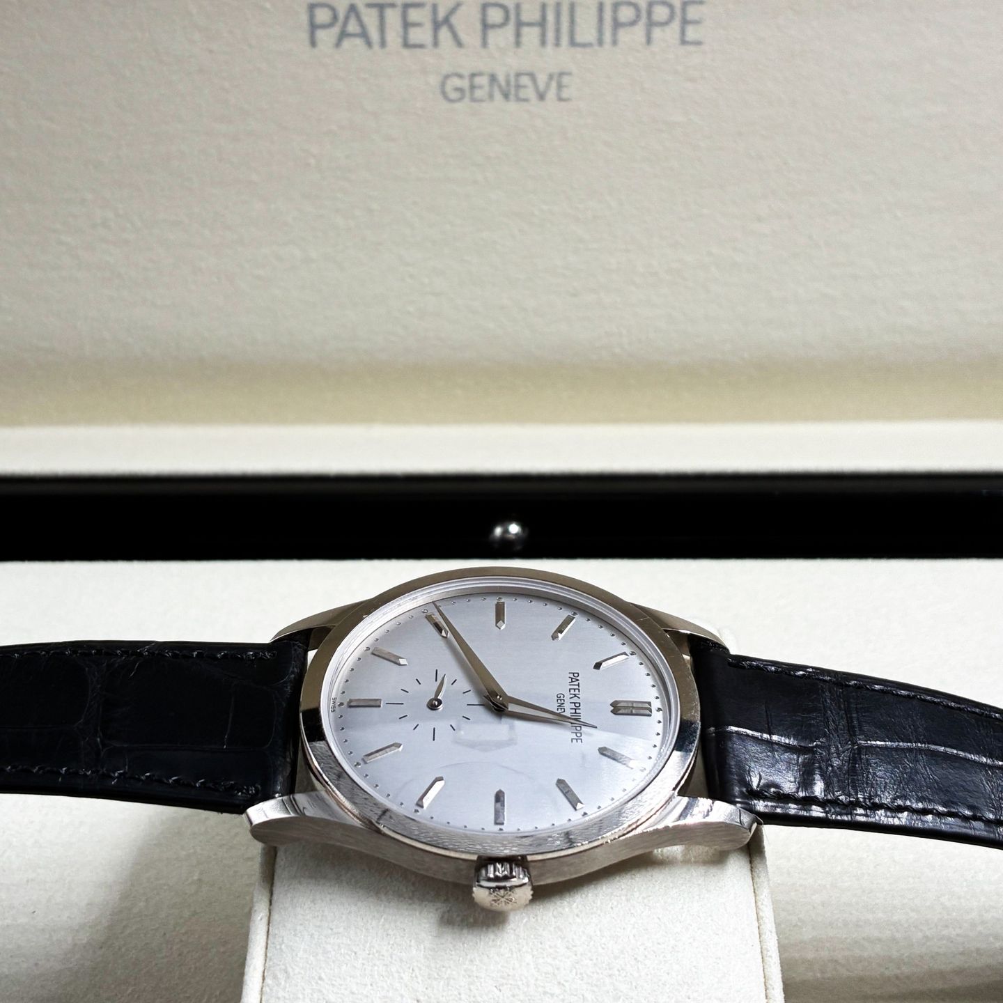 Patek Philippe Calatrava 5196G-001 - (4/5)