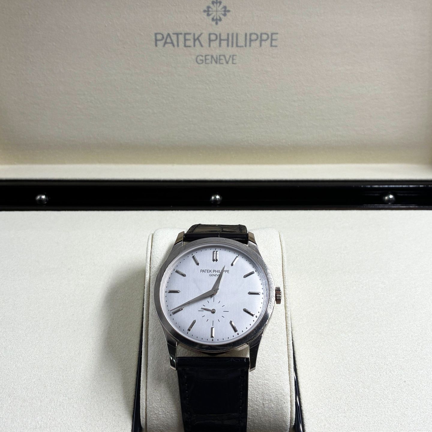 Patek Philippe Calatrava 5196G-001 - (5/5)