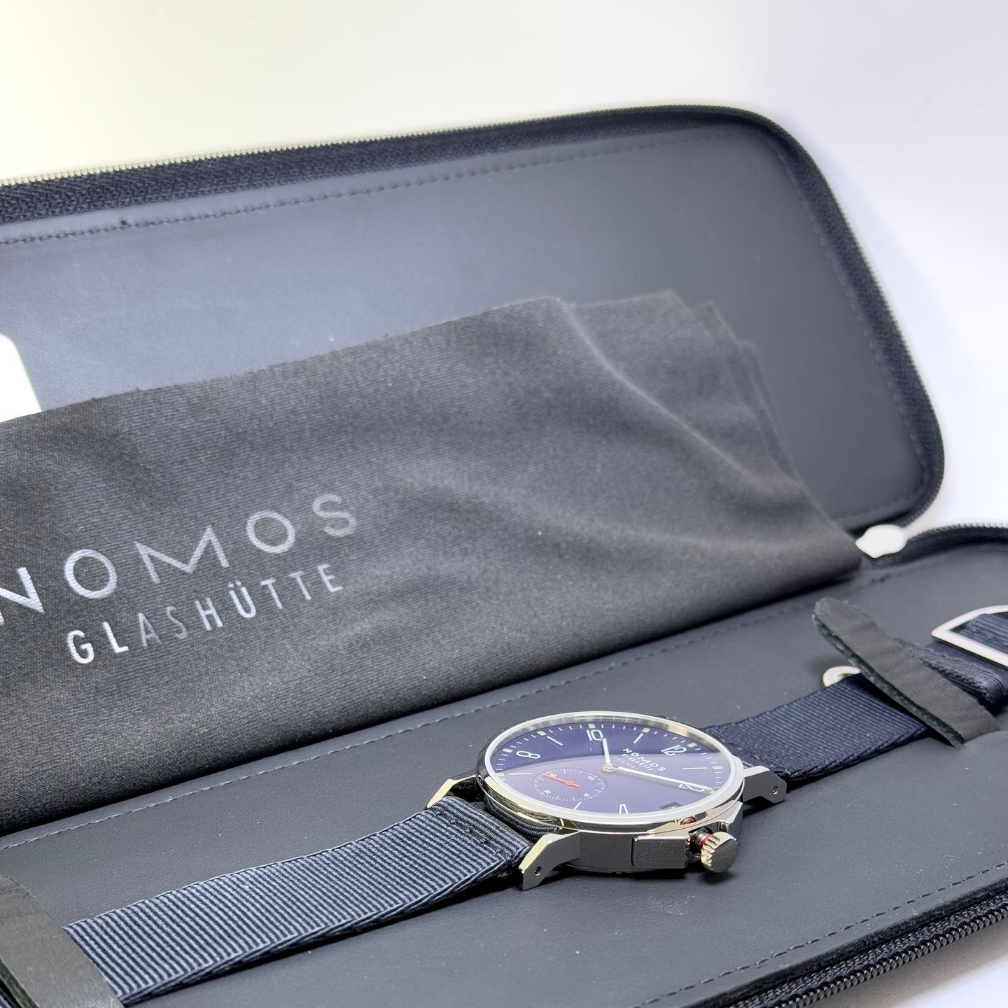 NOMOS Ahoi 518 - (2/5)