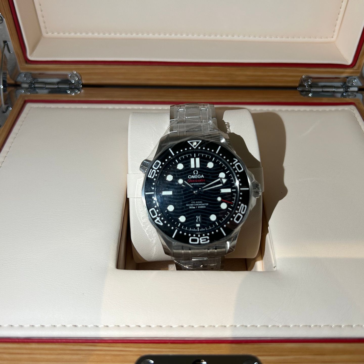 Omega Seamaster Diver 300 M 210.30.42.20.01.001 (2024) - Black dial 42 mm Steel case (2/8)