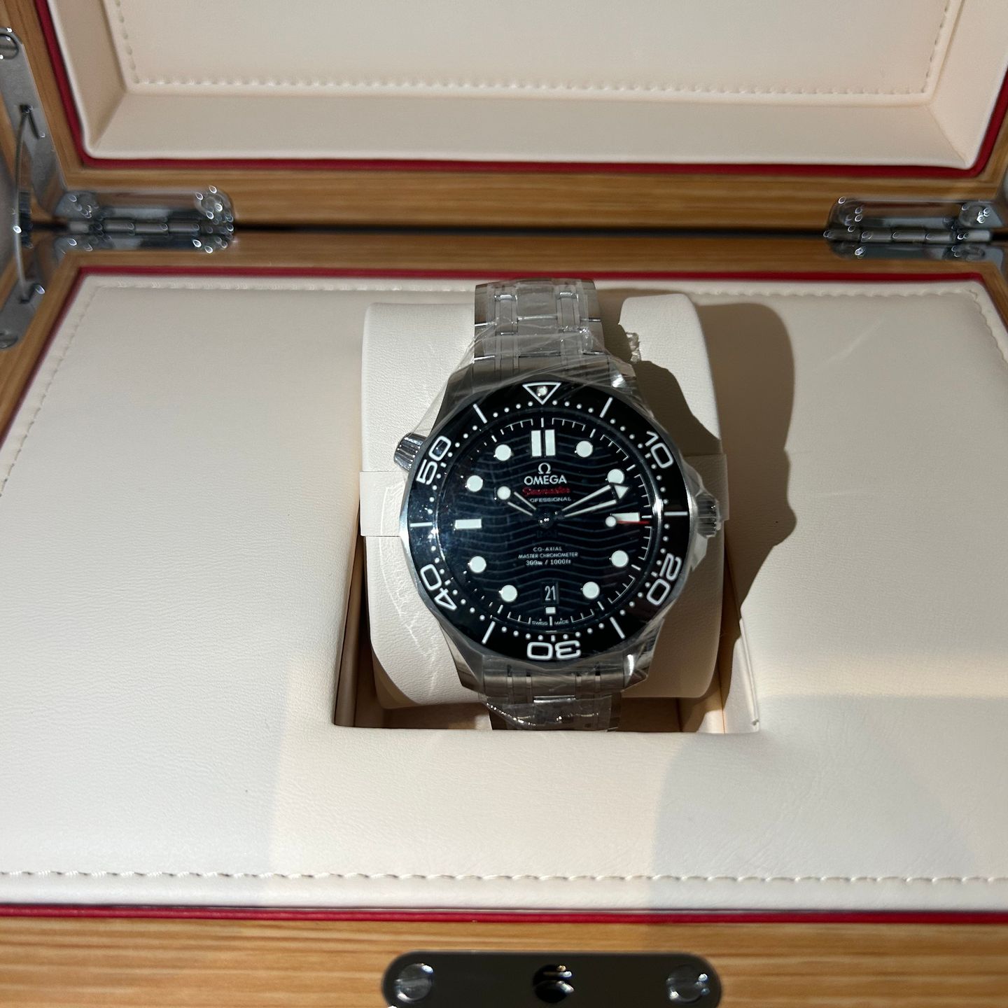 Omega Seamaster Diver 300 M 210.30.42.20.01.001 (2024) - Black dial 42 mm Steel case (1/8)