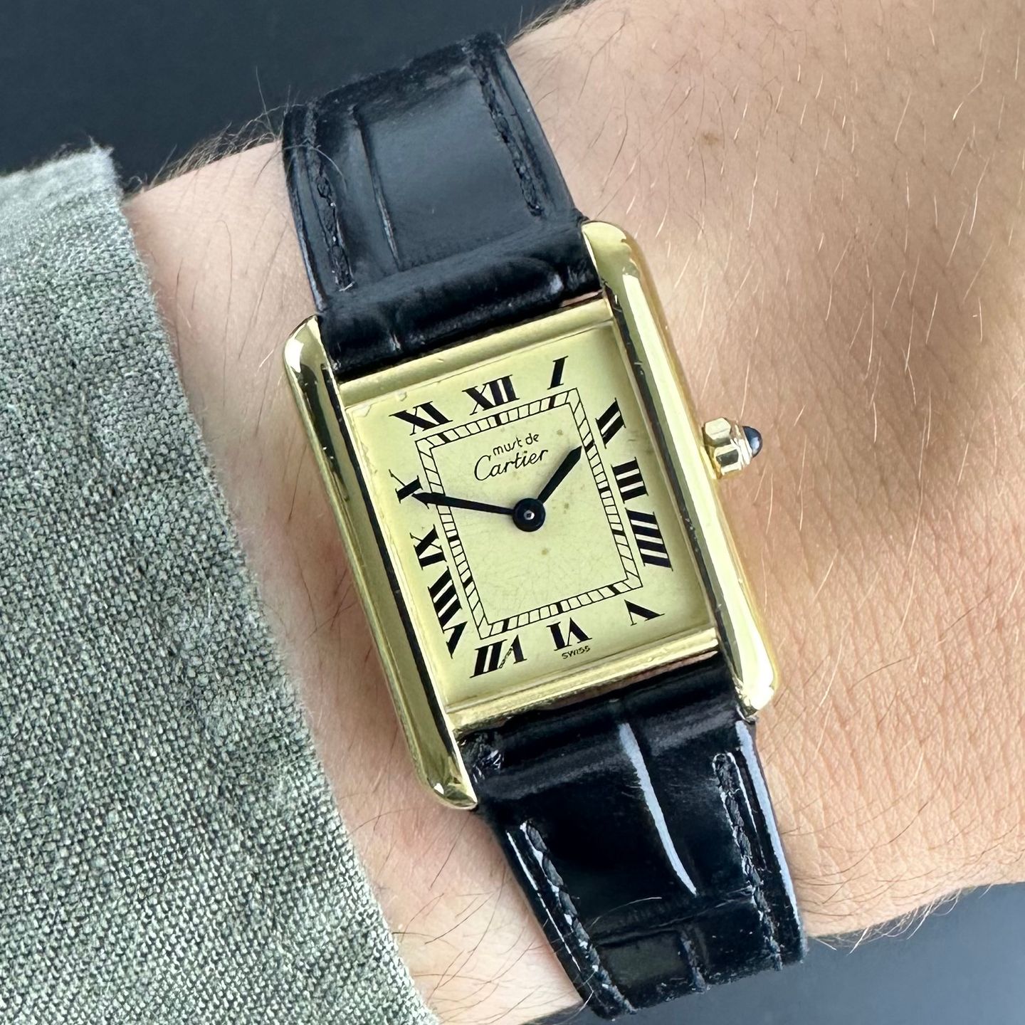 Cartier Tank 366001 (1990) - Champagne dial 20 mm Gold/Steel case (2/8)