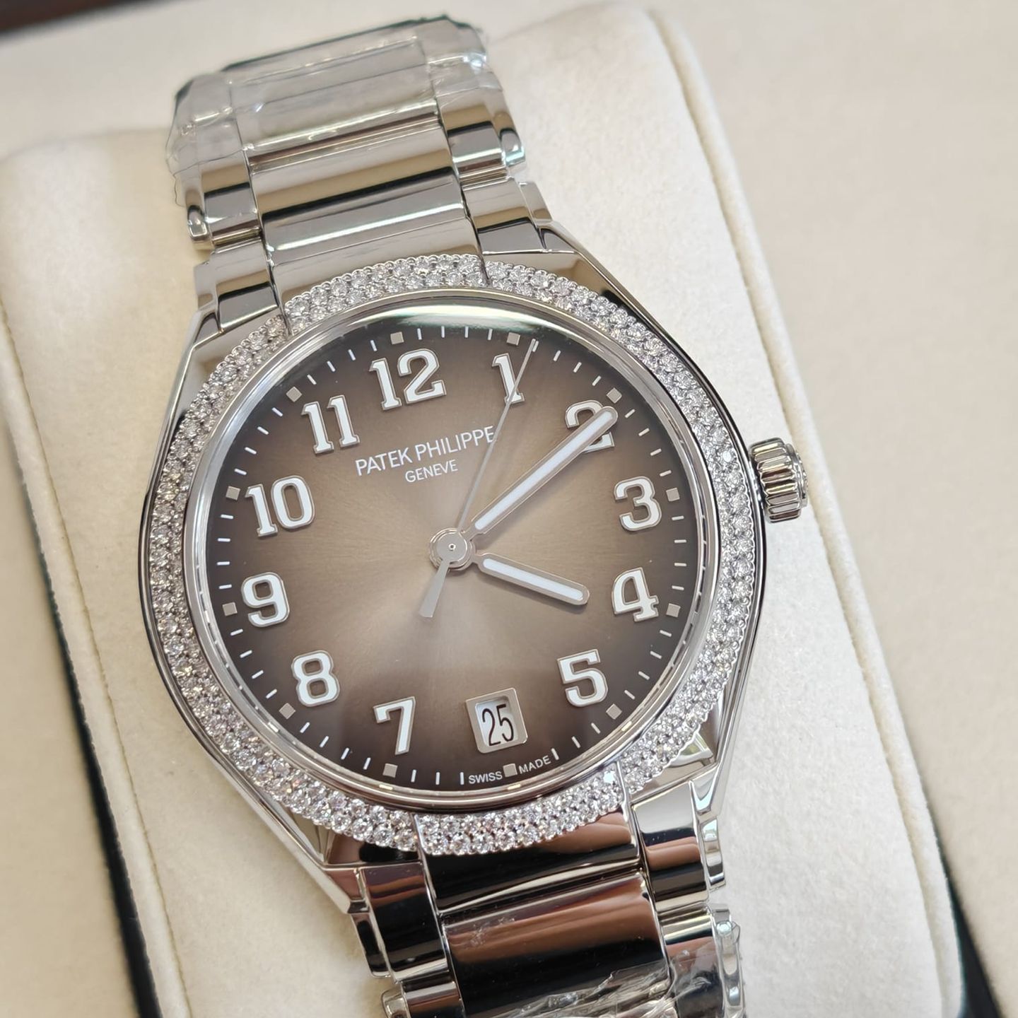 Patek Philippe Twenty~4 7300/1200A-010 (2025) - Black dial 36 mm Steel case (8/8)