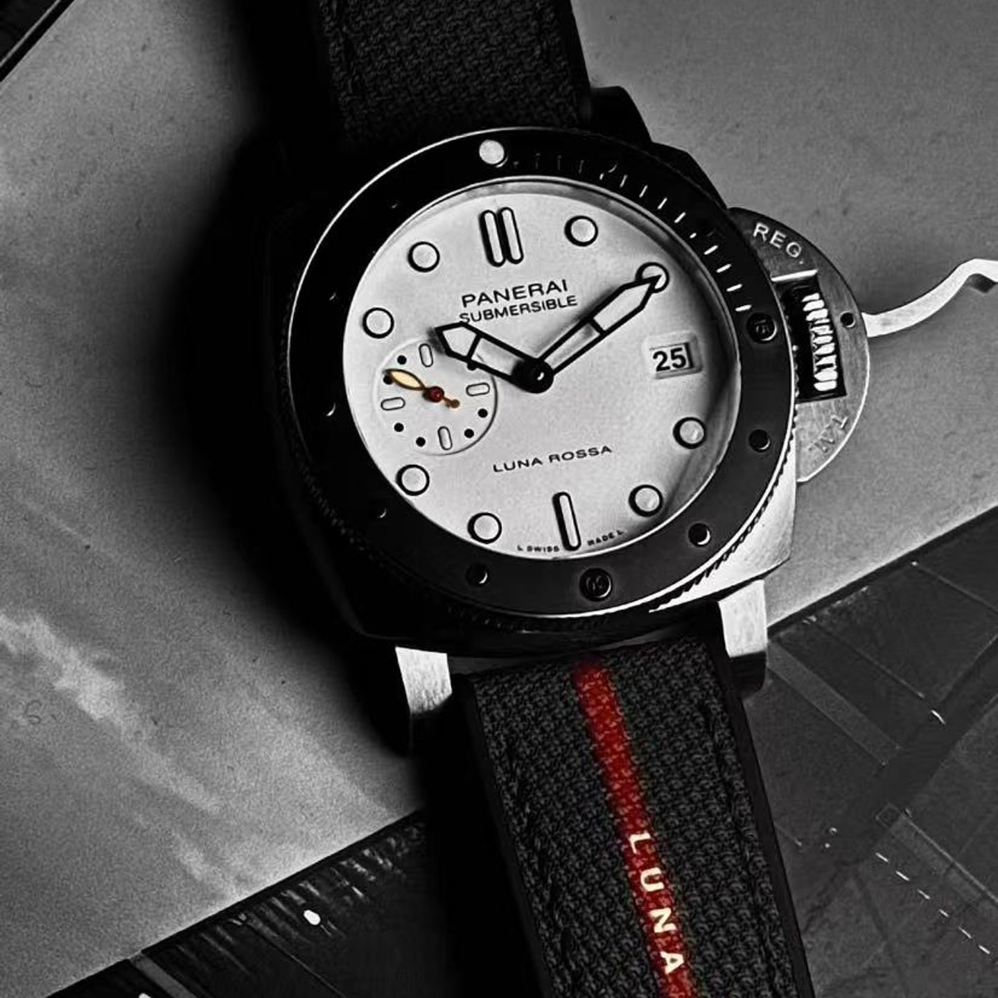 Panerai Submersible PAM01579 - (3/5)