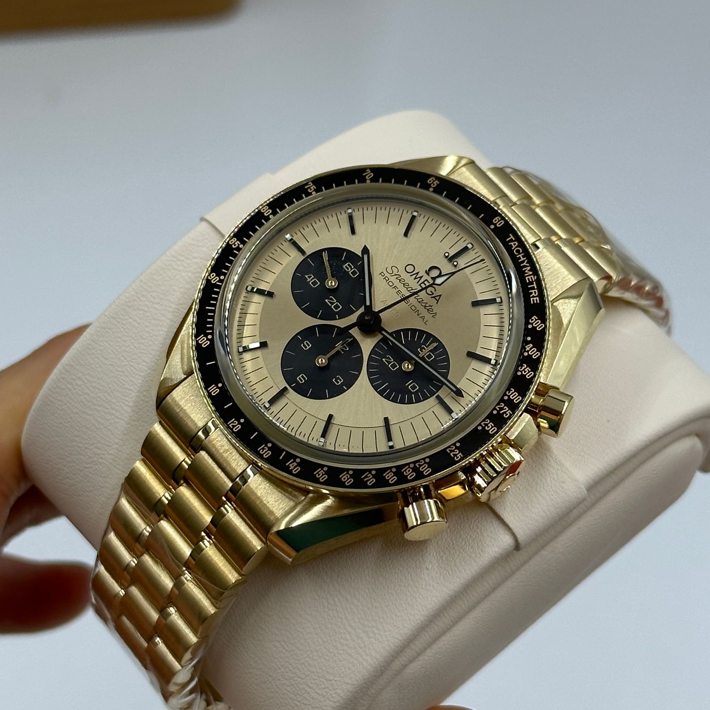 Omega Speedmaster Professional Moonwatch 310.60.42.50.99.002 (2024) - Gold dial 42 mm Yellow Gold case (3/8)