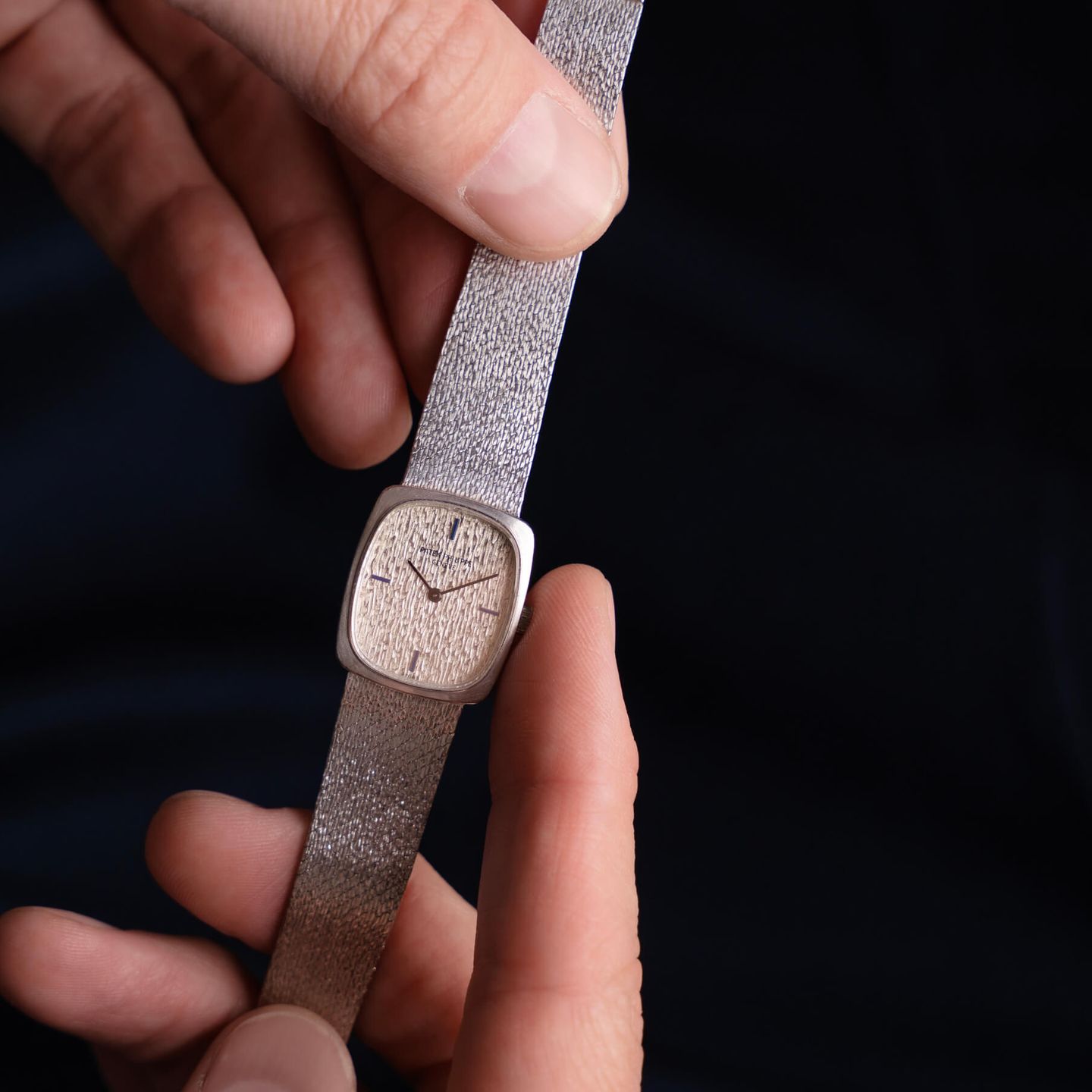 Patek Philippe Golden Ellipse 4107 (1970) - Silver dial 20 mm White Gold case (5/5)