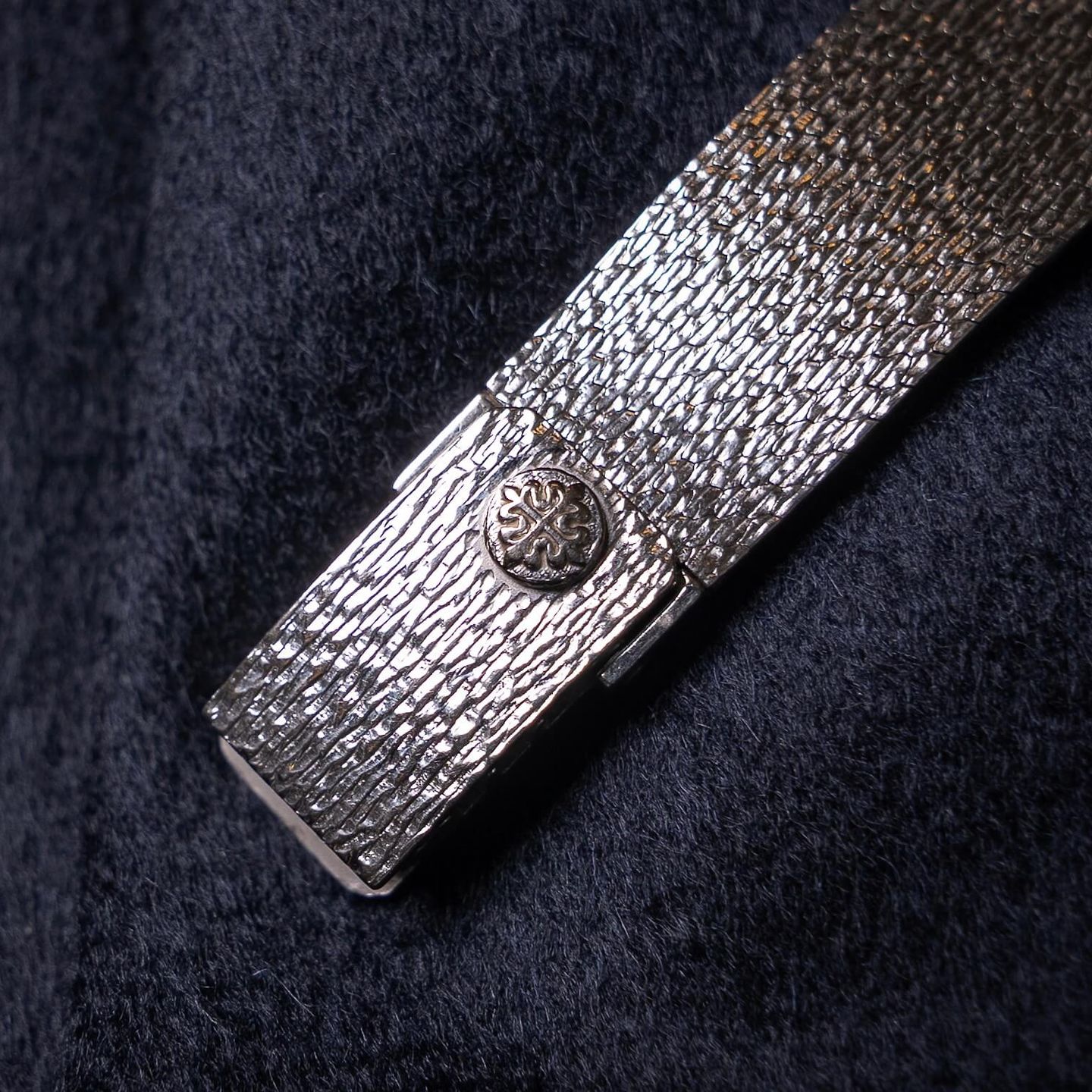 Patek Philippe Golden Ellipse 4107 (1970) - Silver dial 20 mm White Gold case (3/5)